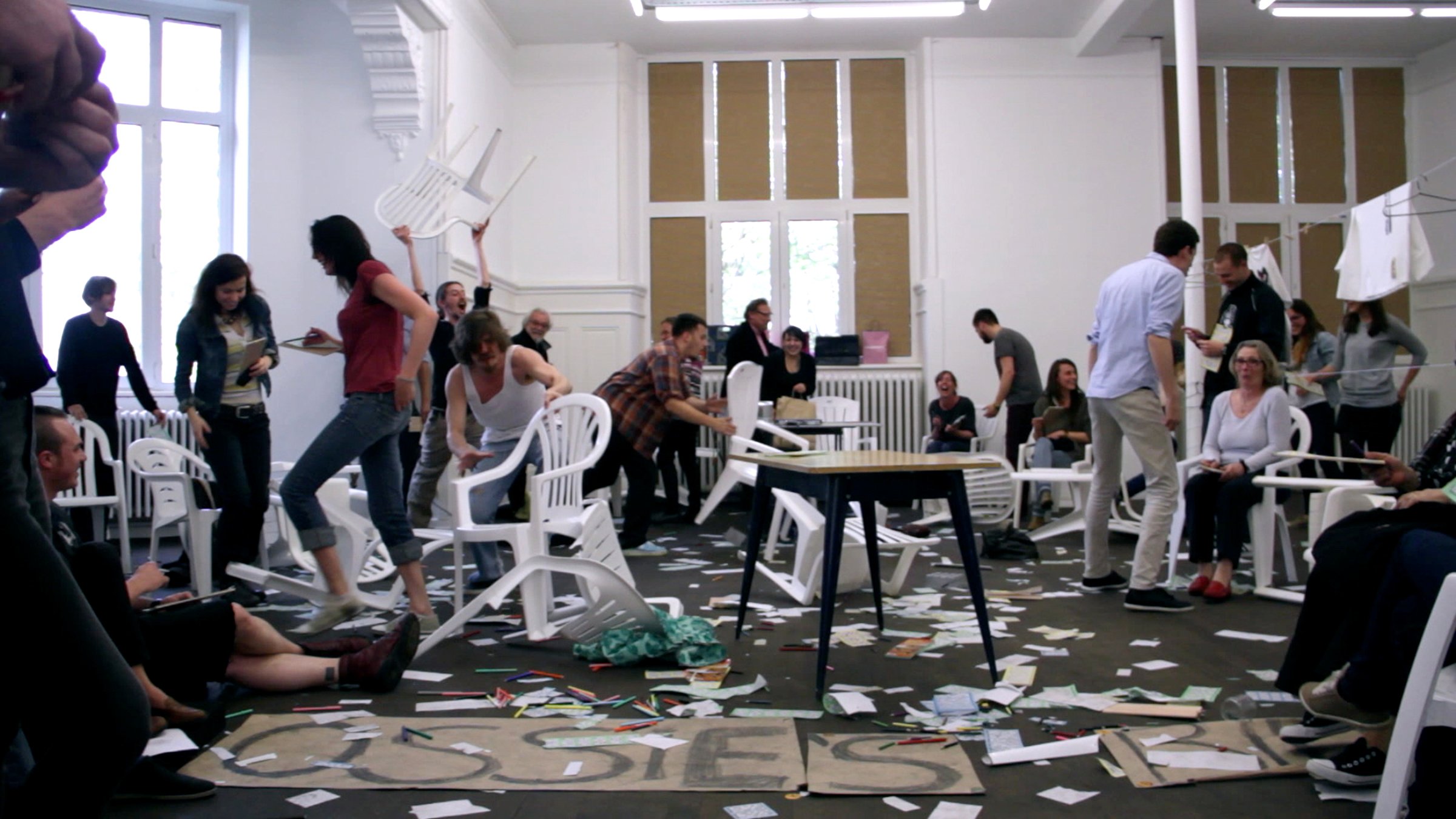 Christian Falsnaes: <em>SYNTAX ERROR</em> (2013). Videoinstallation, performance. 3-kanals HD-video. 3.32 min. Kunstneren og PSM Gallery. Foto: Kirstine Mengel.