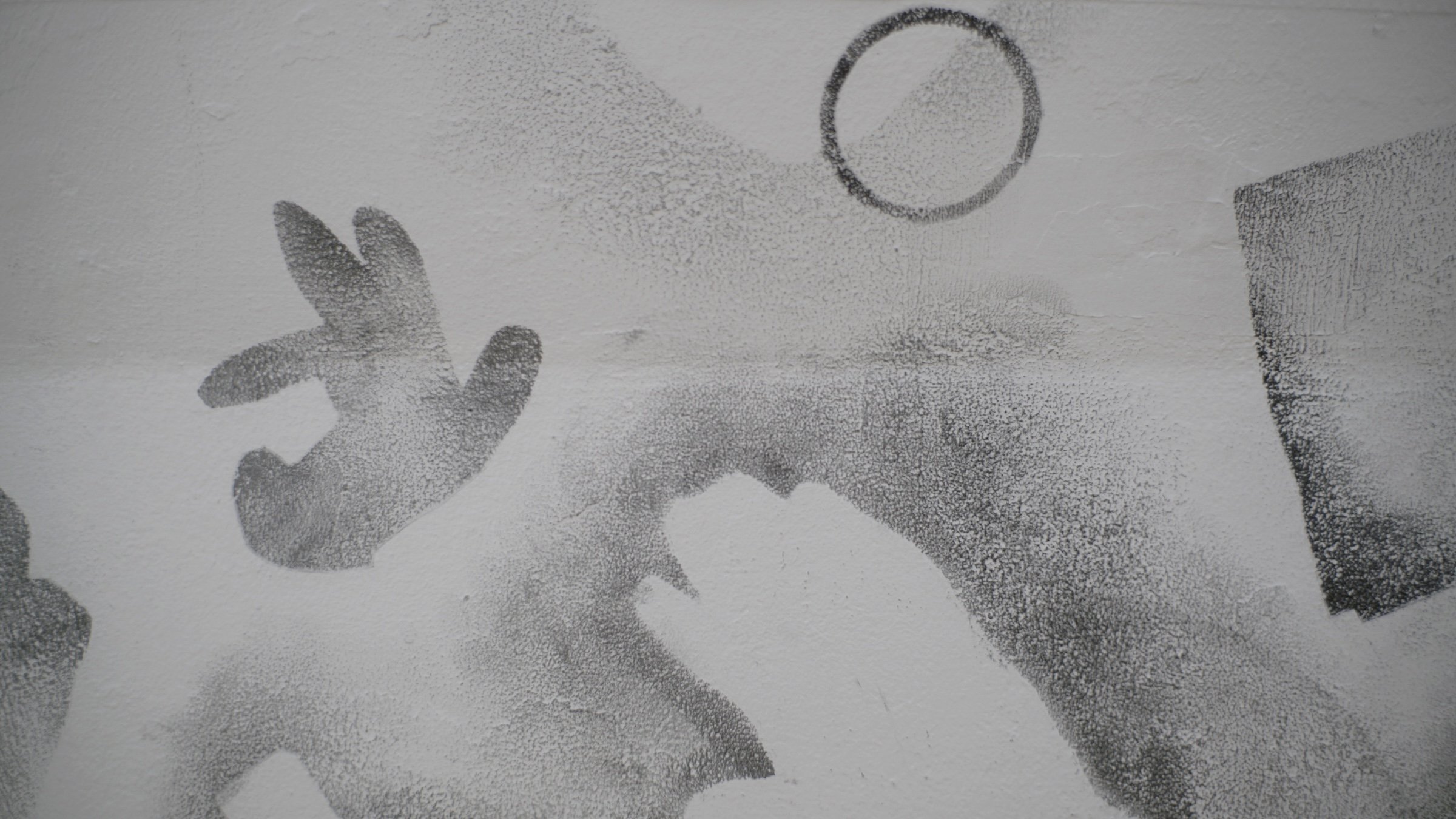 Installationview. Jona Borrut, 2025, Ole Vinter Room Rumme Holde Huse. Foto: Ole Vinter Room