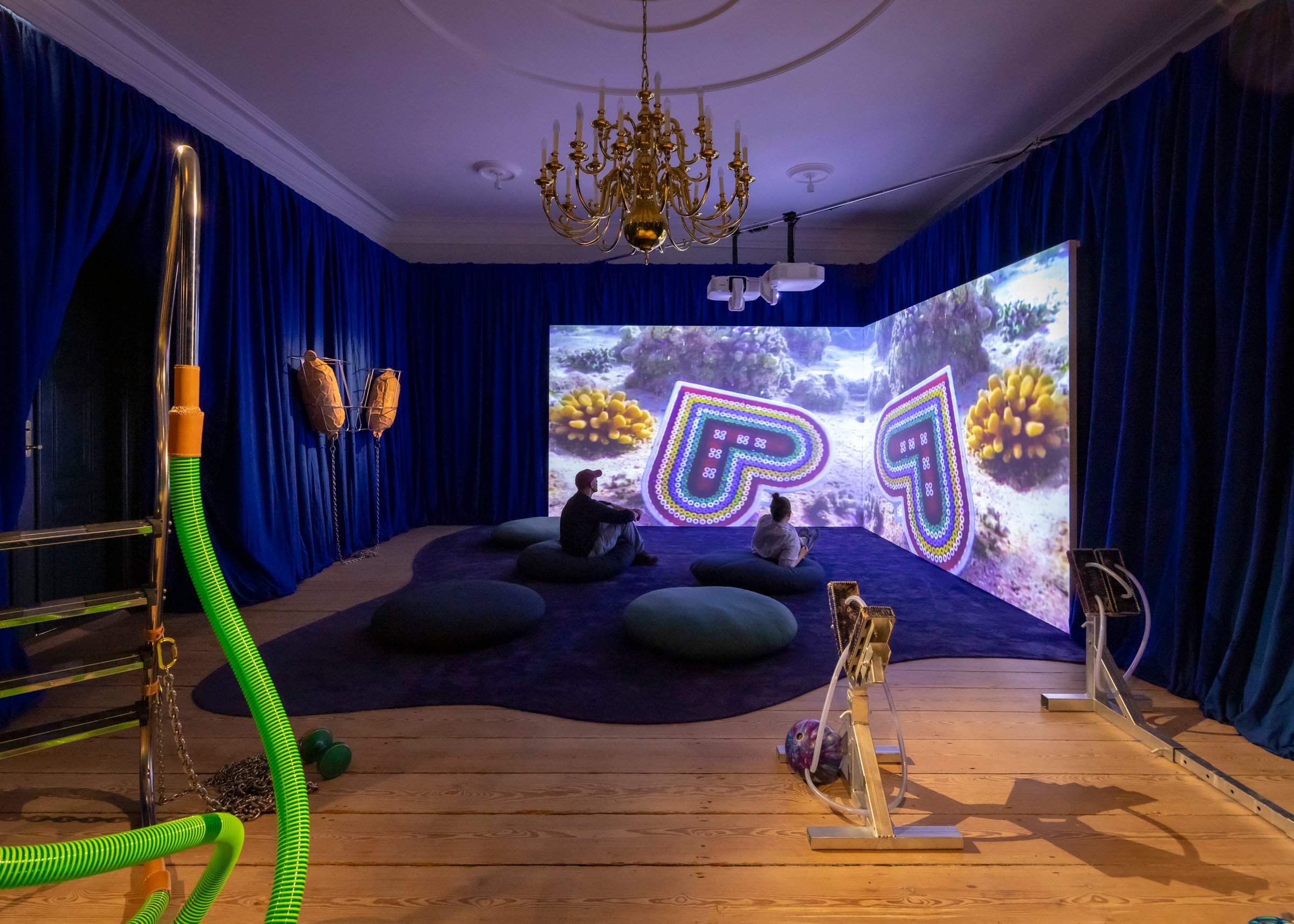 Udstillingsview: <i>FARVAND</i>, 2025, ORTHUNGA. Foto: Malle Madsen