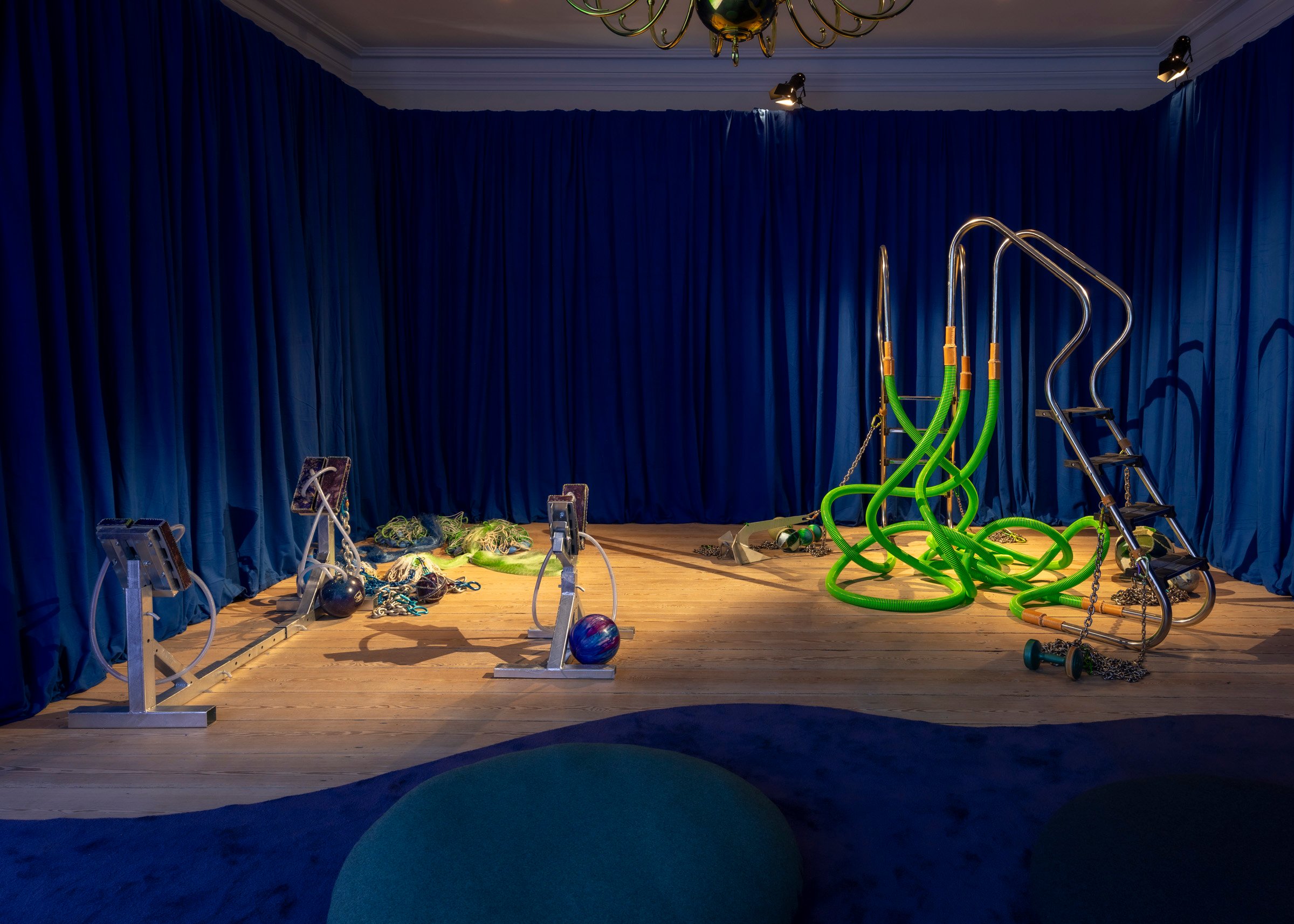 Udstillingsview: <i>FARVAND</i>, 2025, ORTHUNGA. Foto: Malle Madsen