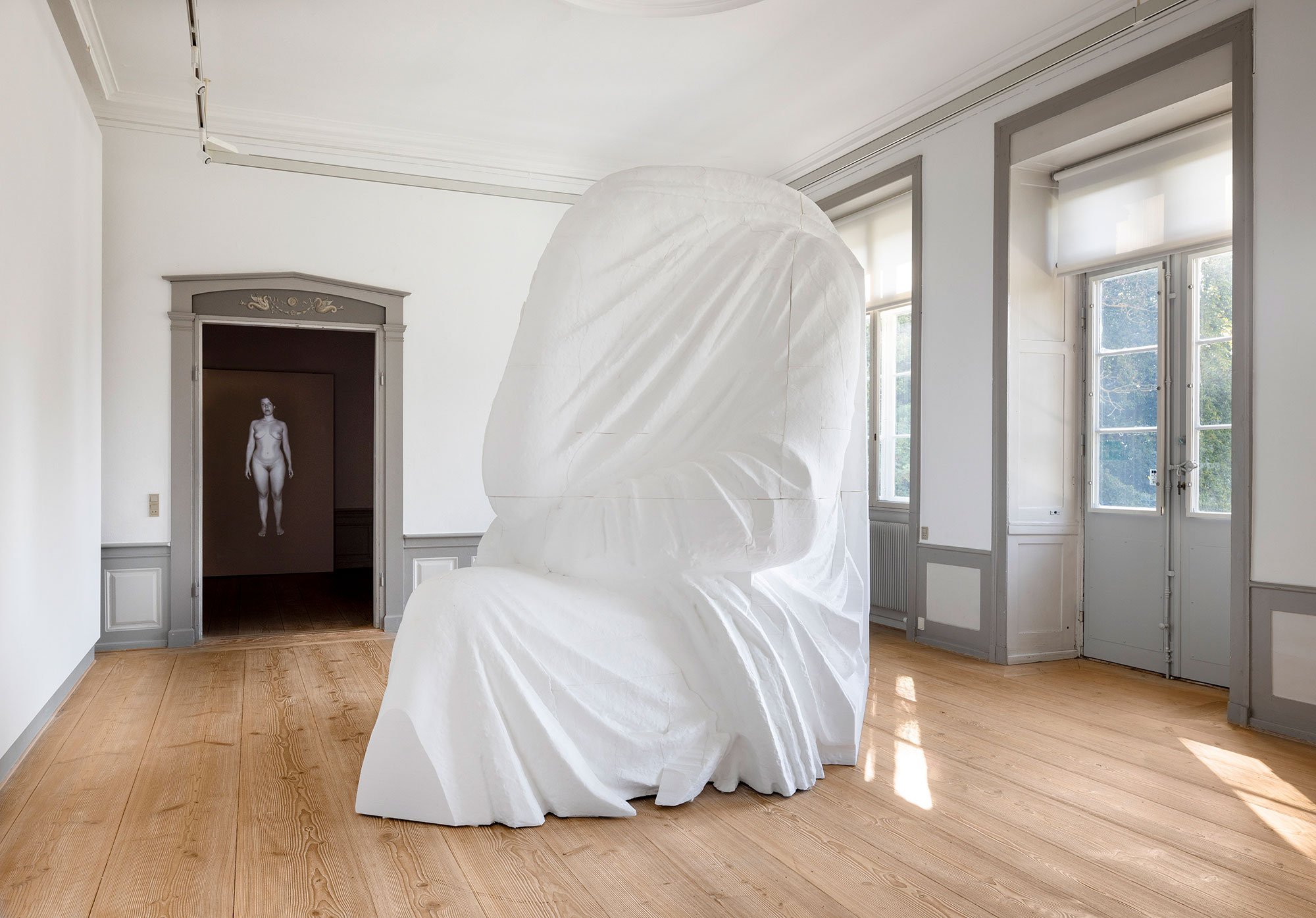 Installationsfoto fra Tina Maria Nielsens udstilling <i>Keep Up the Attitude</i>, 2024. Foto: Jan Søndergaard