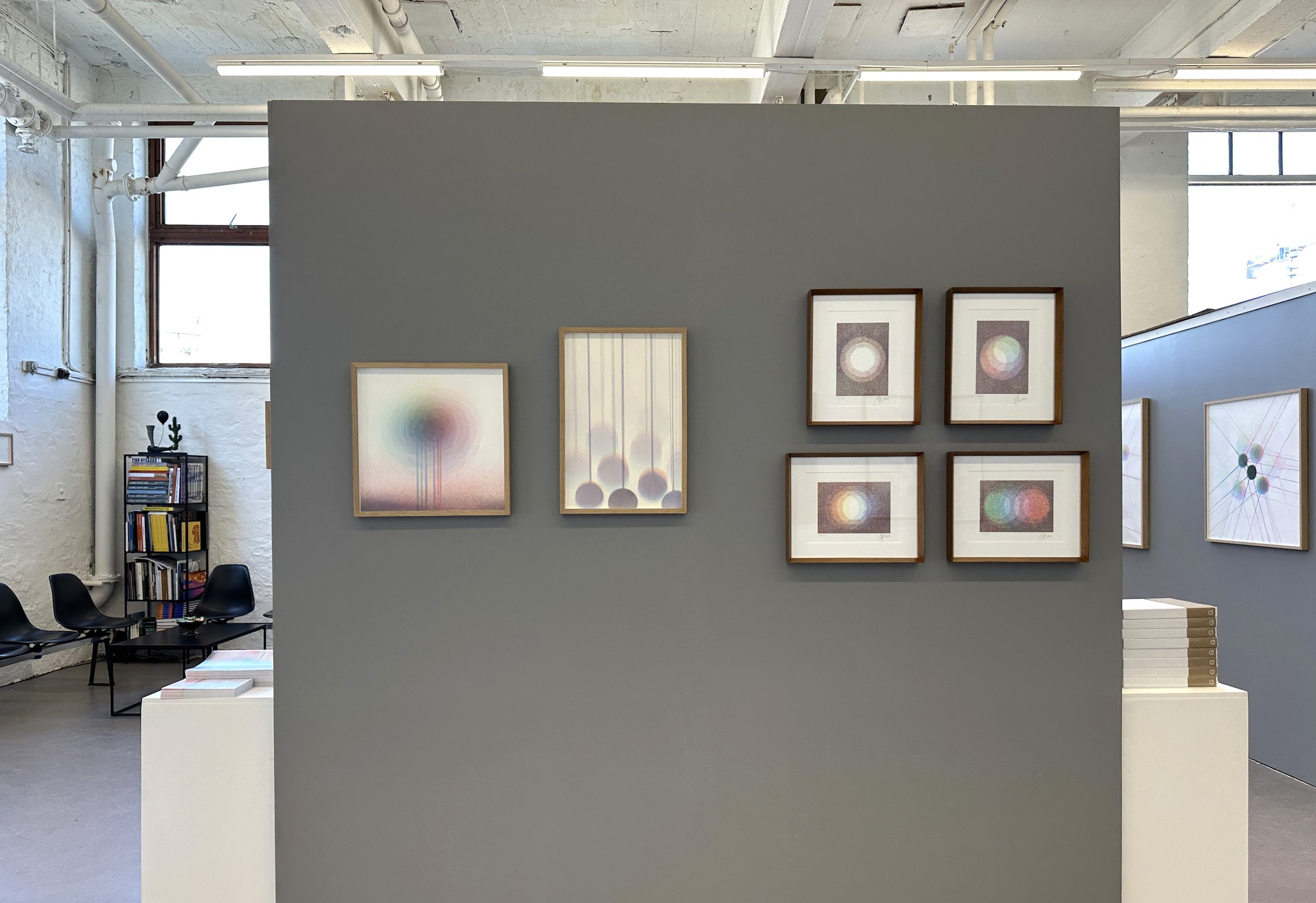 Jaakko Mattila udstilling. Her ses værkerne Beacon II, Gravitas og serien Éditions Petit. Foto: Charlotte Brunholt.