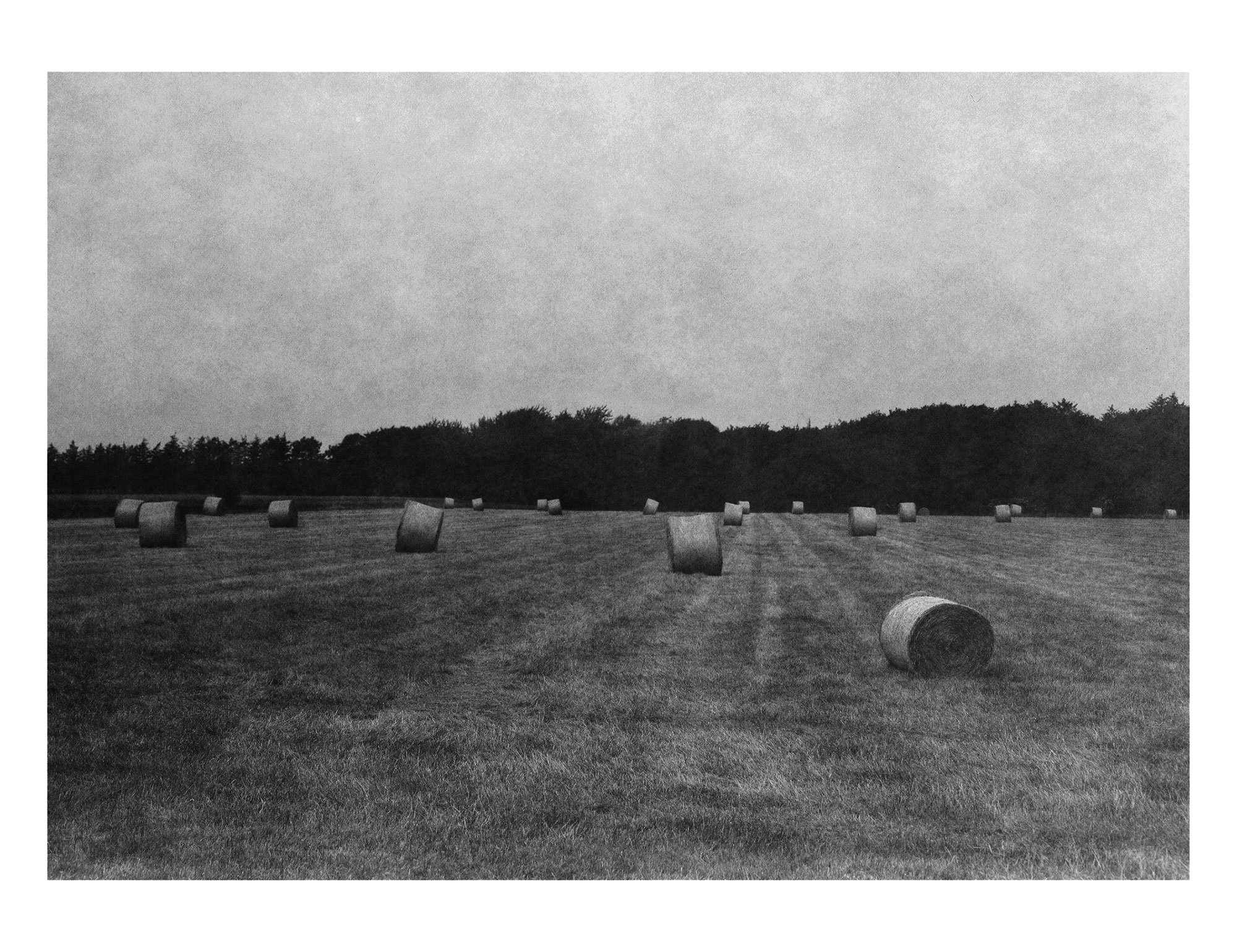 Kris Scholz, <i>Hay Bales 1</i>, Niblum, 2023 Foto: VG Bild-Kunst, Bonn 2024