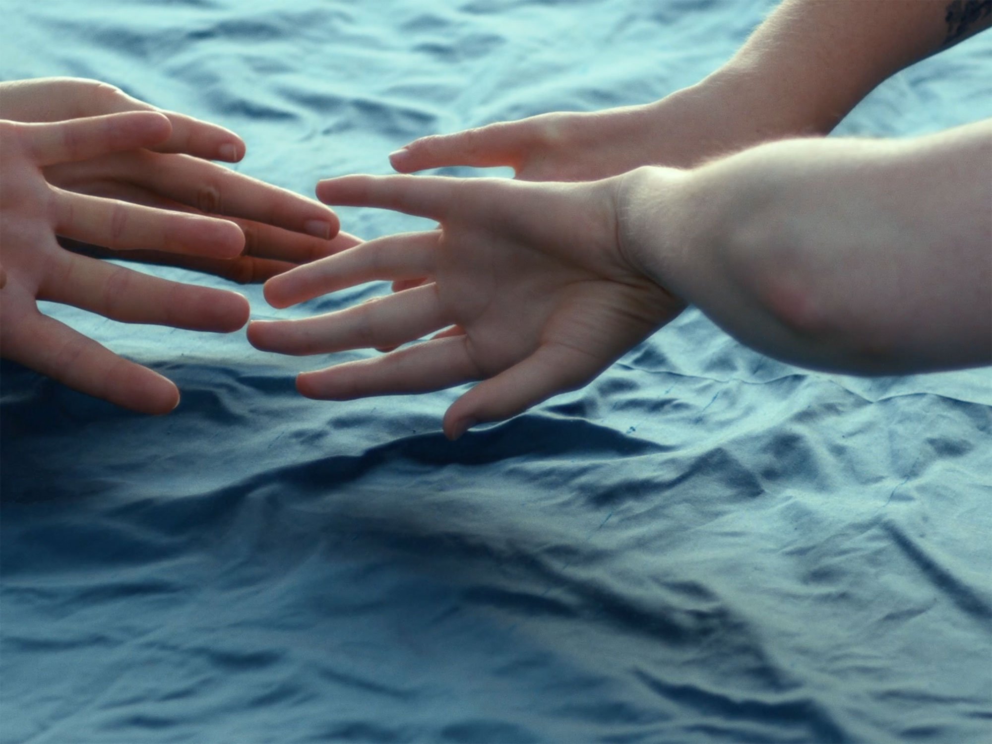 Luna Scales <i>MEMORIES BY TOUCH </i>, 2023. Video, loop, 18:54 min. Foto: Nikolaj Kunsthal
