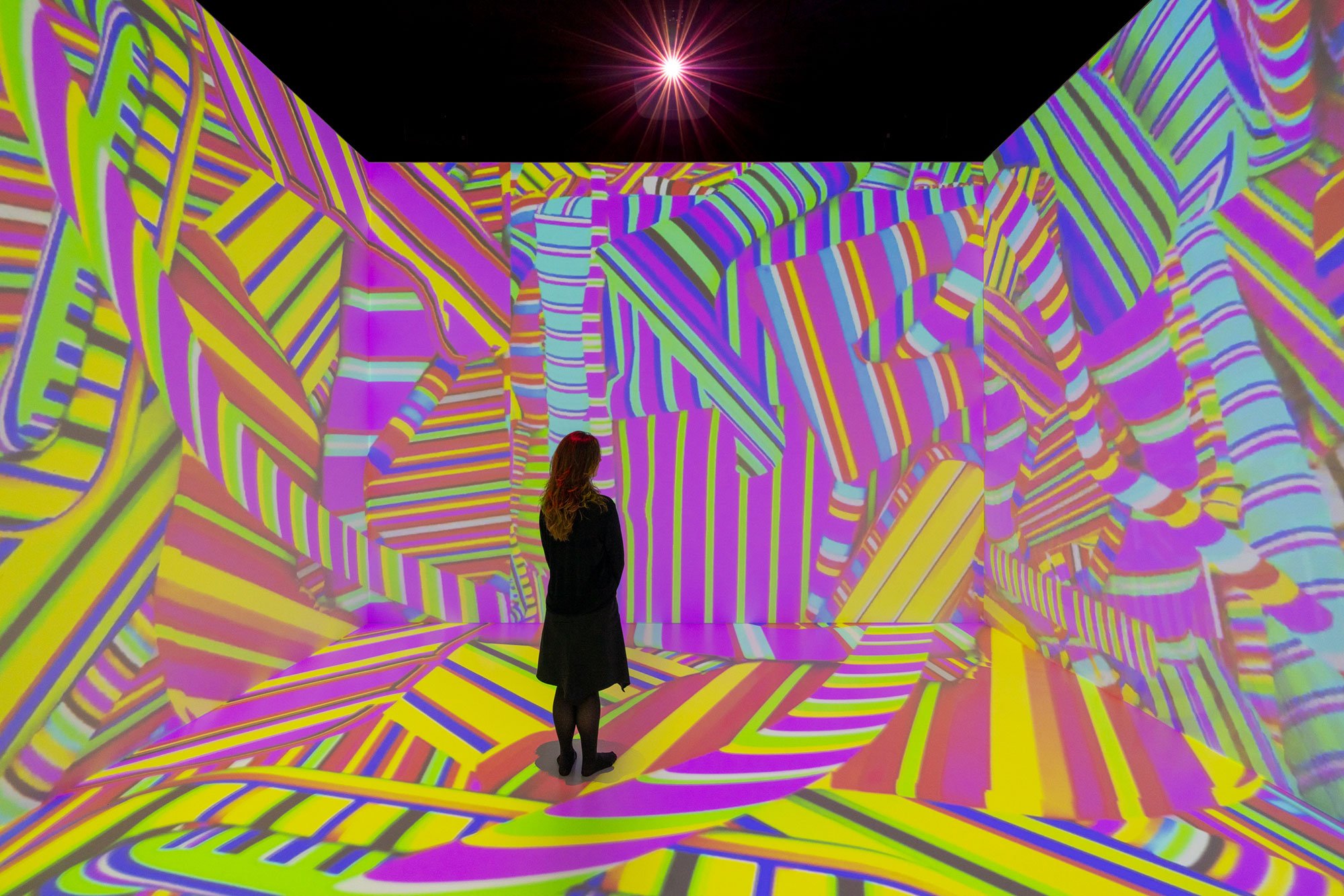 Marta Minujín, <i>Implosiòn</i> (<i>Implosion</i>) (2021), Installationsbillede af <i>Intensify Life</i> at Copenhagen Contemporary (2024). Foto: David Stjernholm