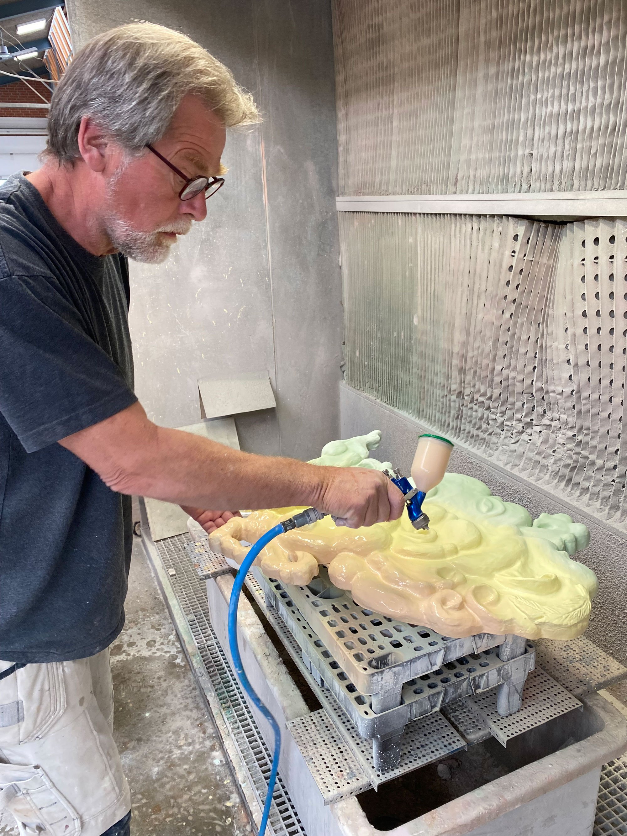 Sofie Hesselholdt og Vibeke Mejlvang, <i>Rejseskyer</i>, Tommerup Keramiske Værksted. Foto: Torben Petersen.