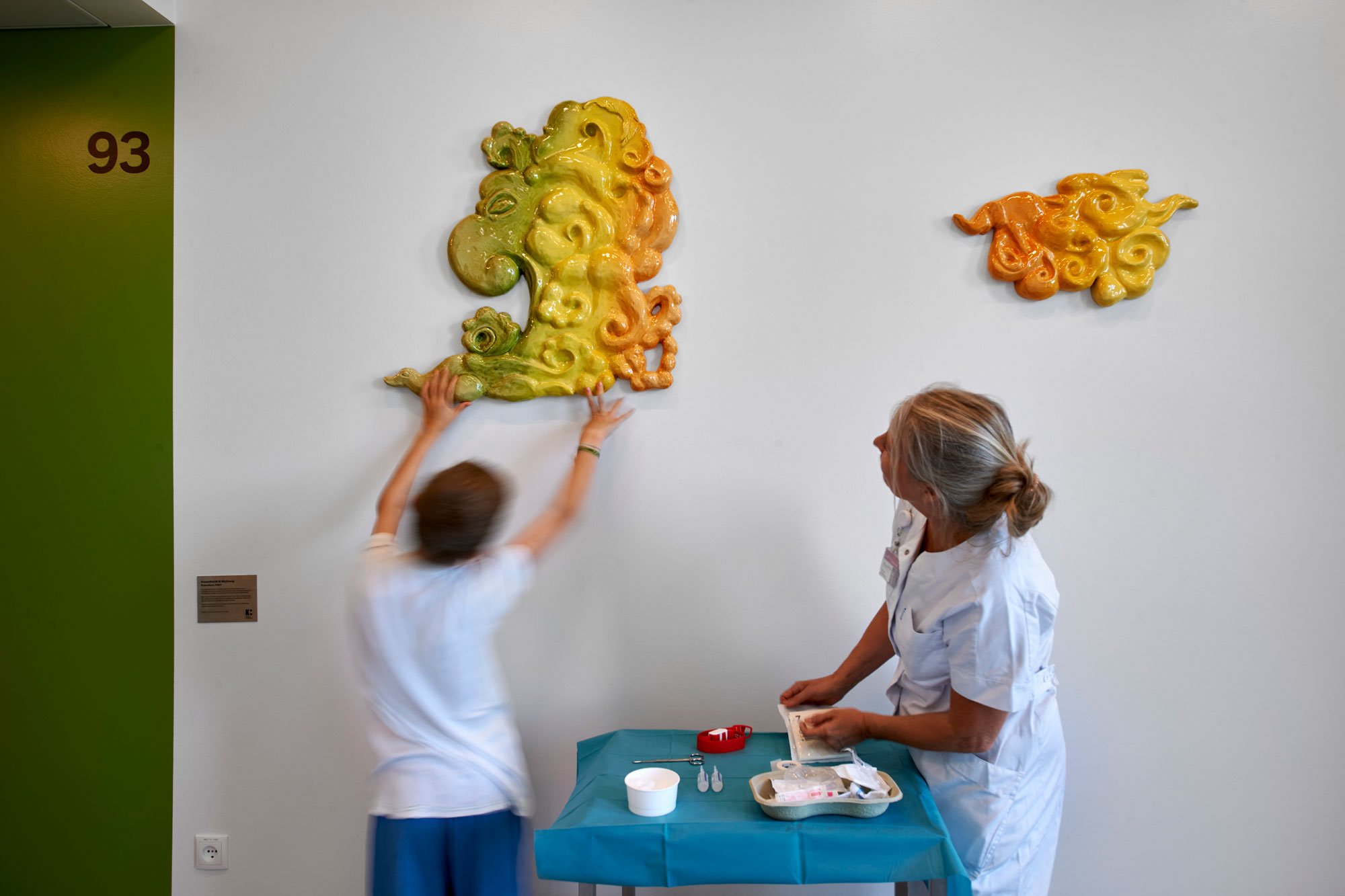 Sofie Hesselholdt og Vibeke Mejlvang, <i>Rejseskyer</i>. Foto: Torben Petersen.