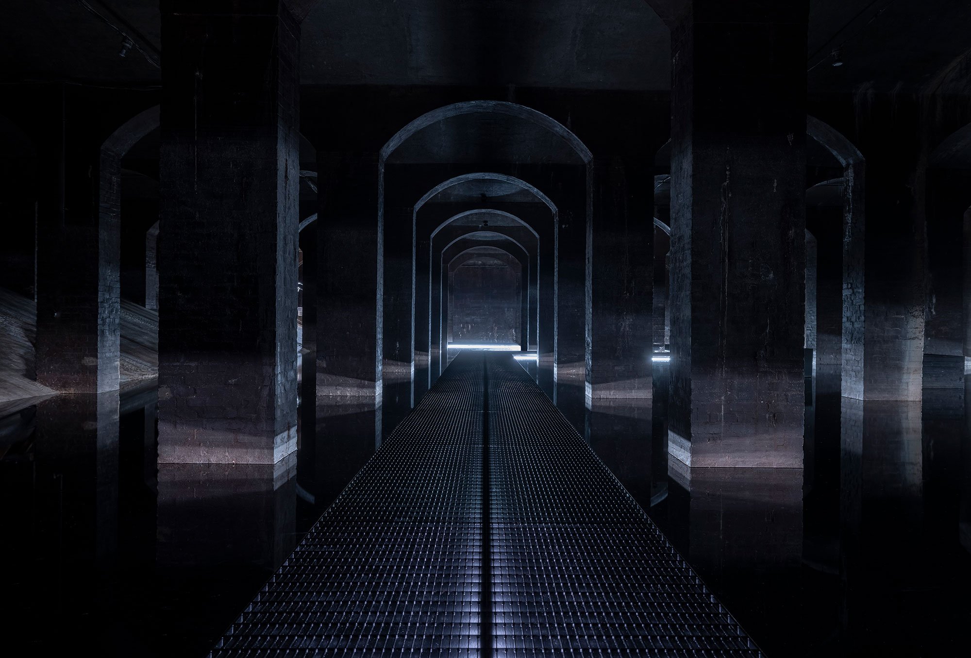 <i>Start Again The Lament </i>af Taryn Simon i Cisternerne 2024. Foto: Torben Eskerod