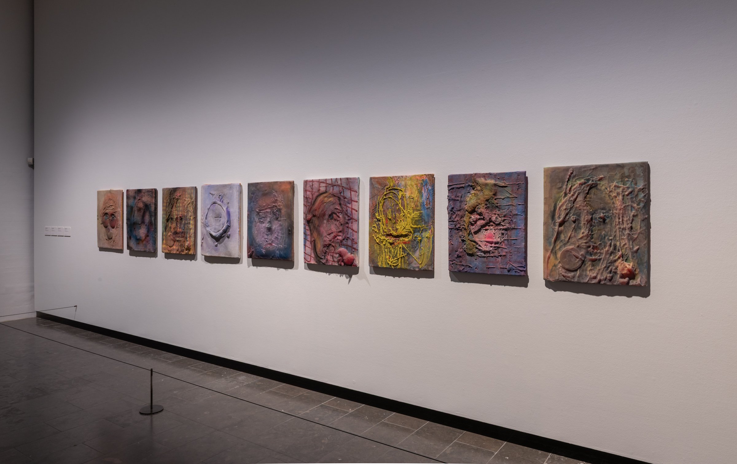 Kaari Upson. Dollhouse: A retrospective. 27.maj - 26. oktober 2025 Foto: Louisiana Museum of Modern Art / Kim Hansen