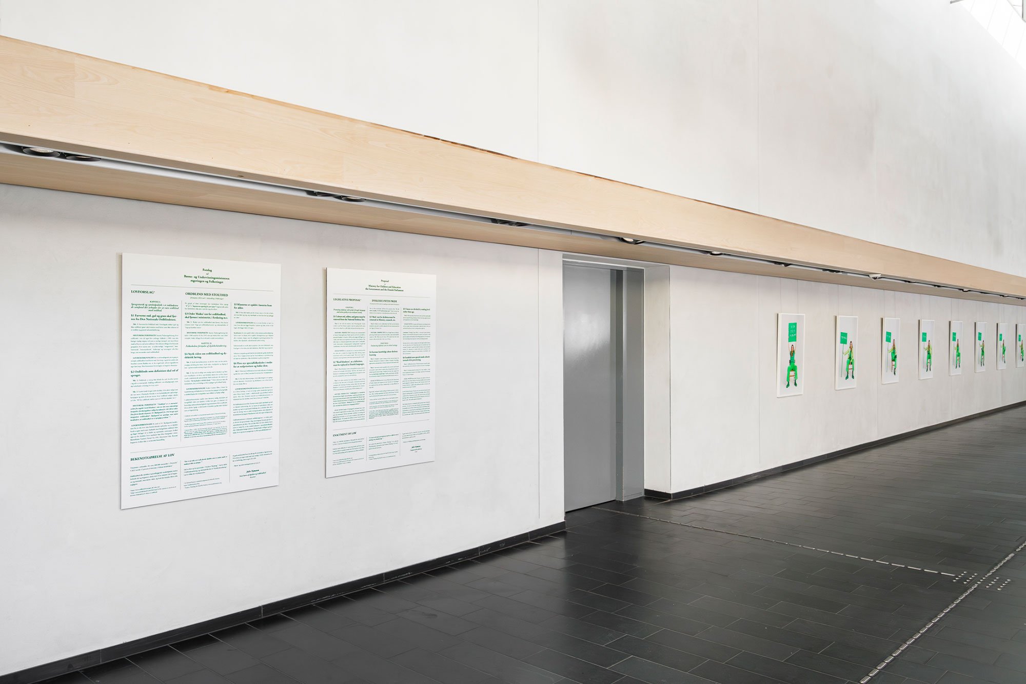 Udstillingsfoto fra Vi er stolte ordblinde fra 2024. Foto: Vandrehallen Kunsthal