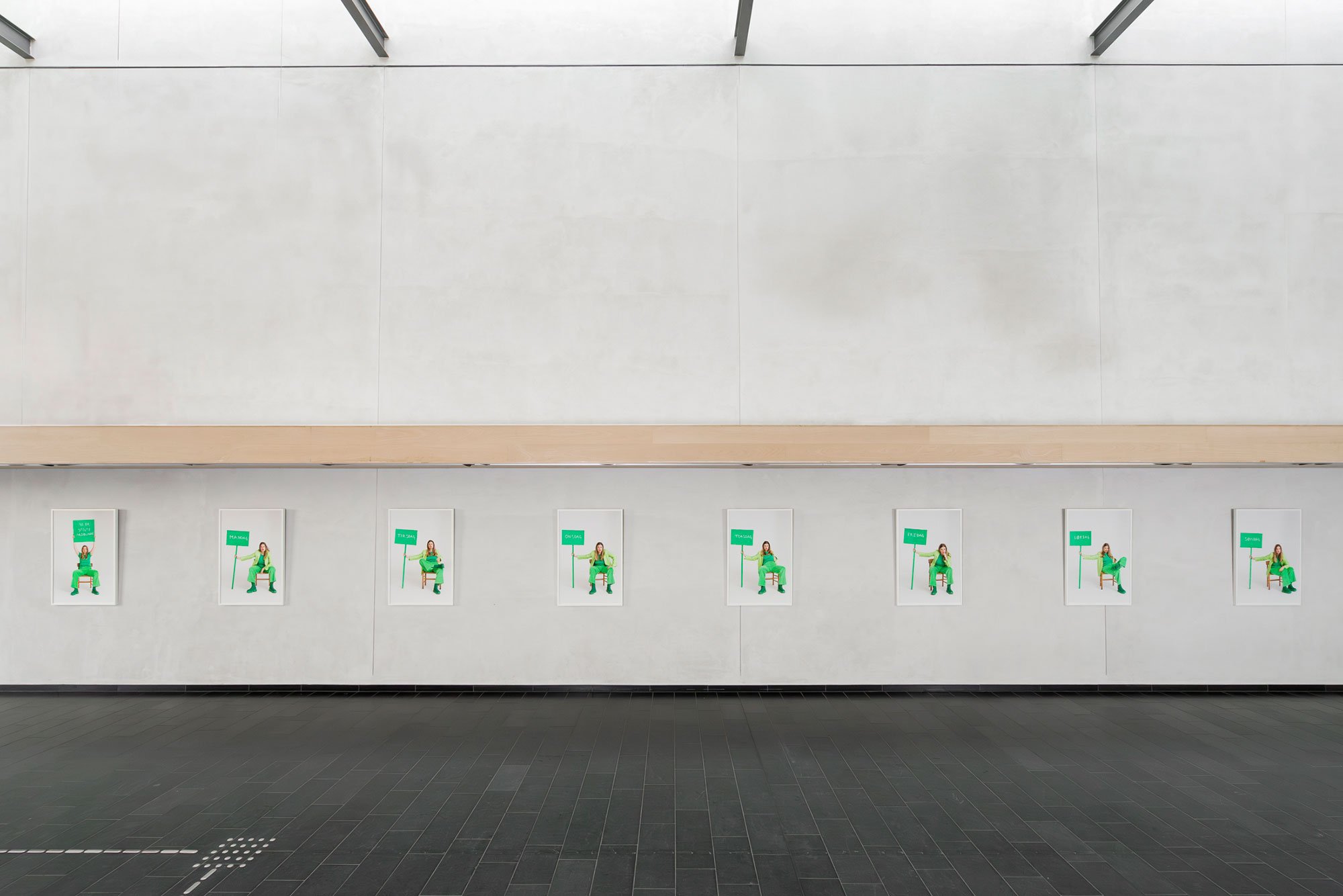 Udstillingsfoto fra <i>Vi er stolte ordblinde</i> fra 2024. Foto: Julie Nymann web