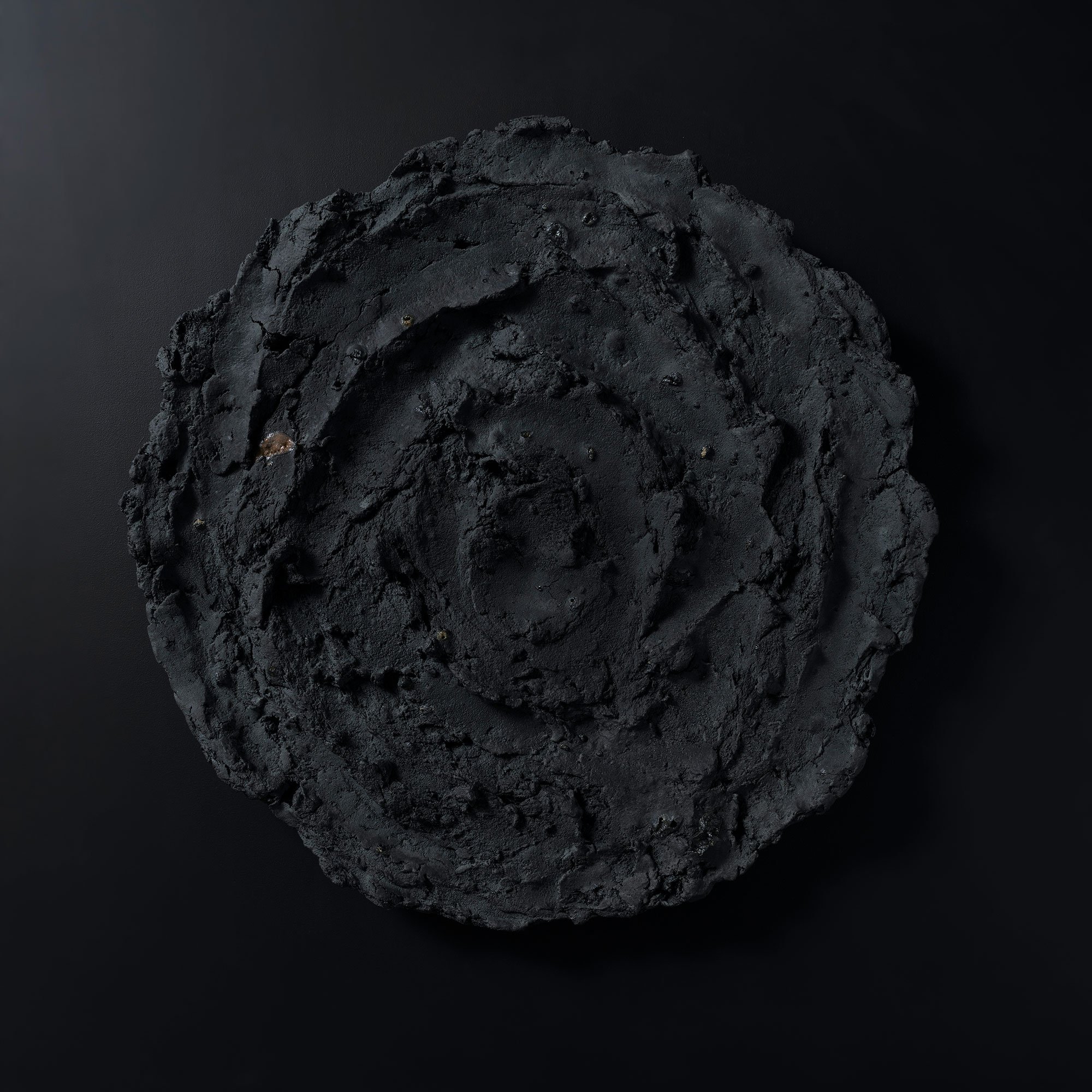 Vinni-Frederiksen <i>Mørk Jord Husker</i> 2022. Foto: Køppe Contemporary Objects