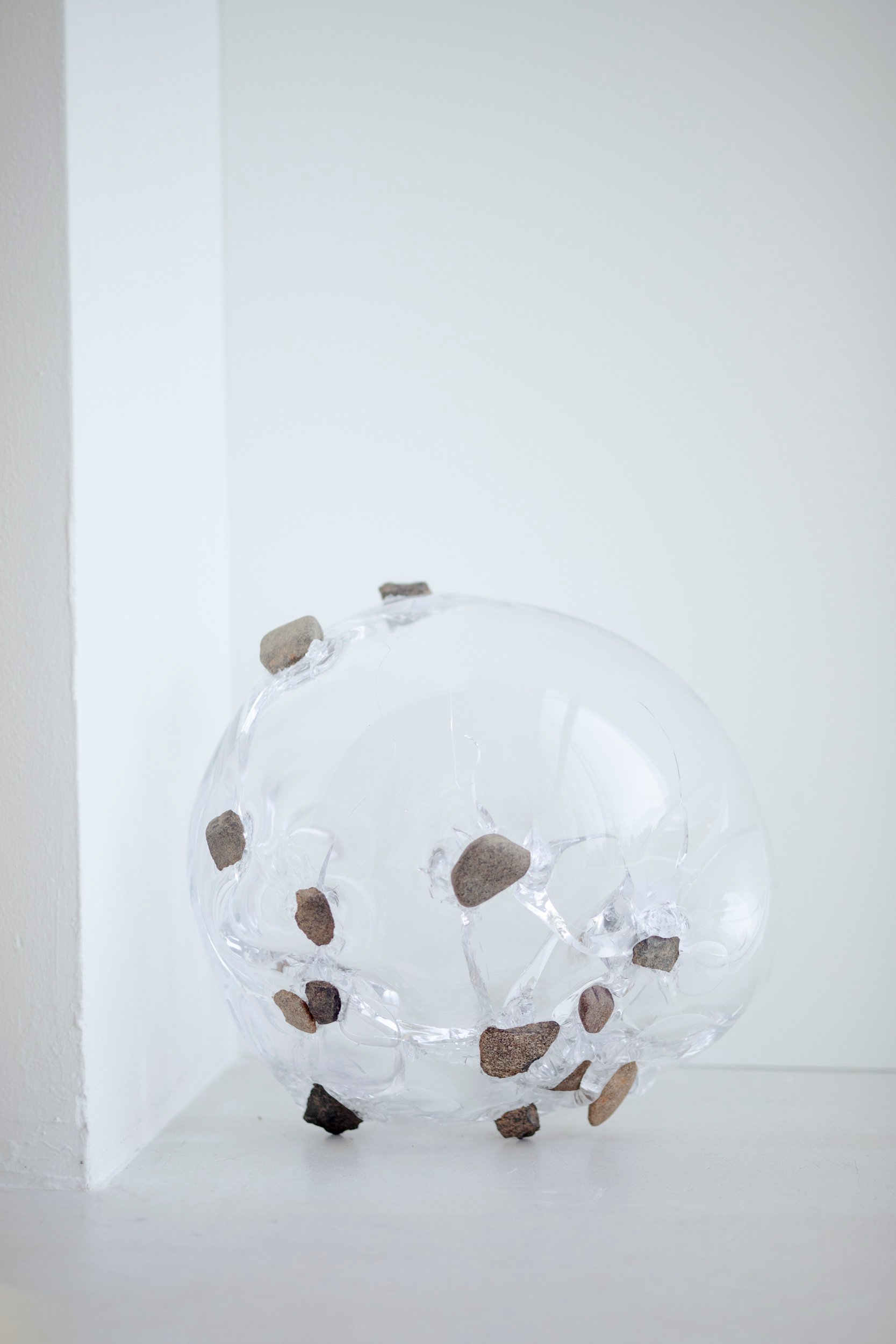 Maria Bang Espersen, <i>Clear Visualizations (Rocks) (4 parts)</i>, 2024. Foto: Marie Bentzon