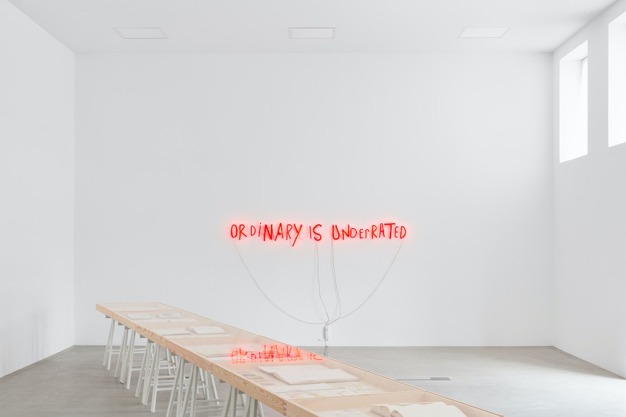 Paul Cunningham <i>presents five drawn menus</i>, udstillingsvisning på umbrella | west coast exhibitions 2025, alle værker med tilladelse fra kunstneren og Maxus101. Foto: Jacob Friis-Holm Nielsen.