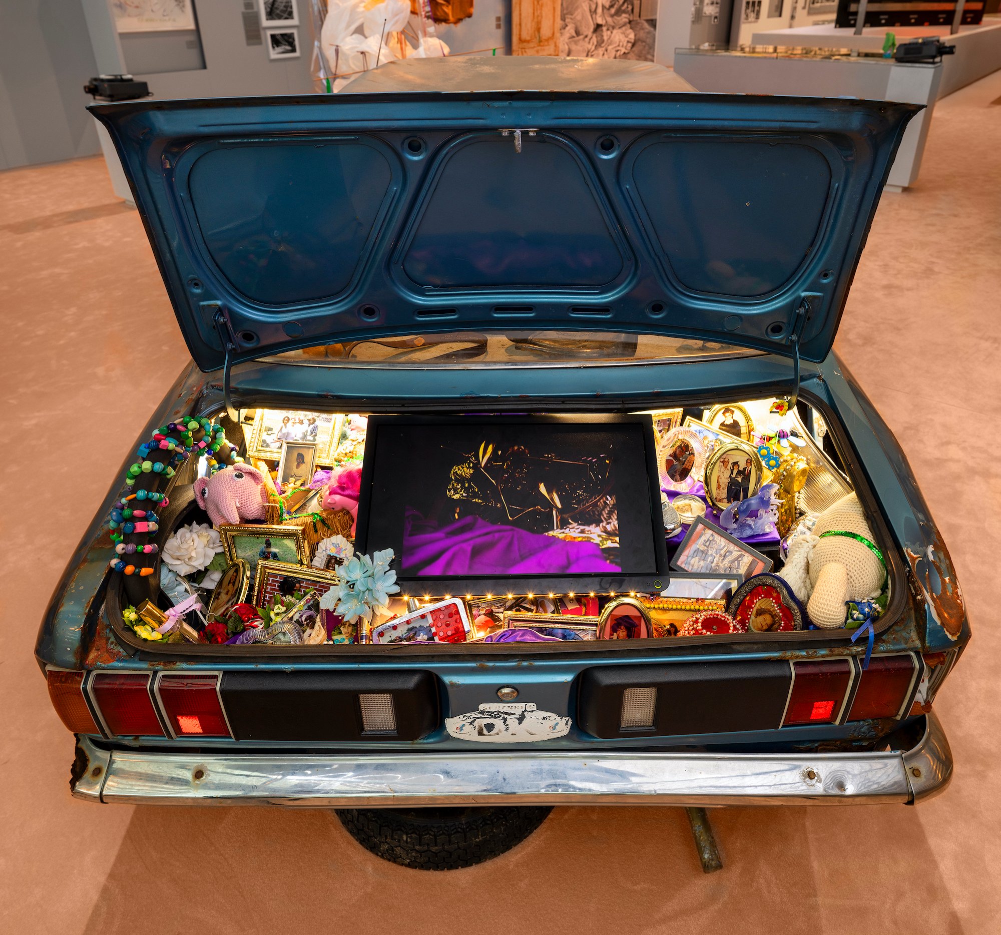 Suzanne Lacy, Auto on the Edge: Doing Time Revisited, 1994 / 2025. Courtesy of the artist. MAPS – Museum of Art in Public Spaces: The Story of Public Art – Dancing in the Streets (On Power), curated by Charlotte Sprogøe. Photo: Jan Søndergaard.