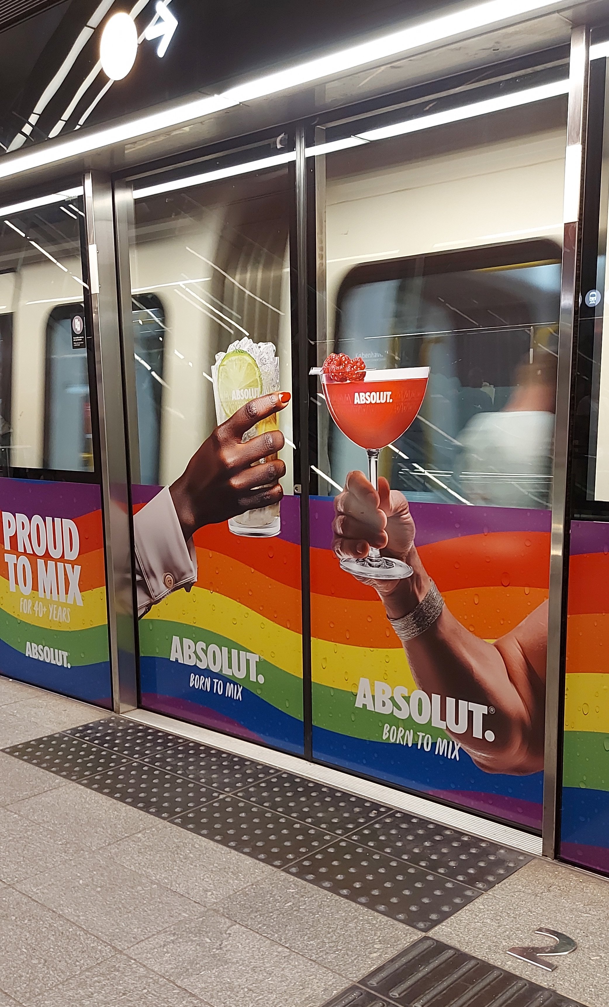 Reklame på metrostationen København H. Foto: Ole Bak Jakobsen.