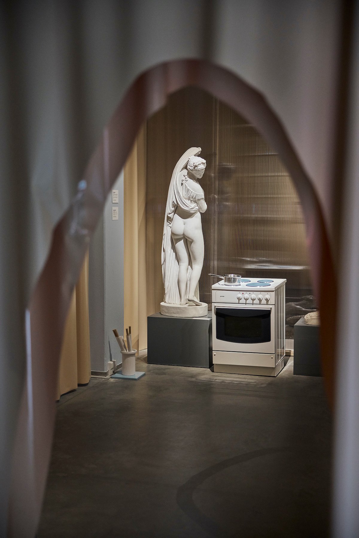 Installationsview <em>Kropumulig kroputrolig</em>, Vejle Kunstmuseum. Foto: Kenneth Stjernegaard