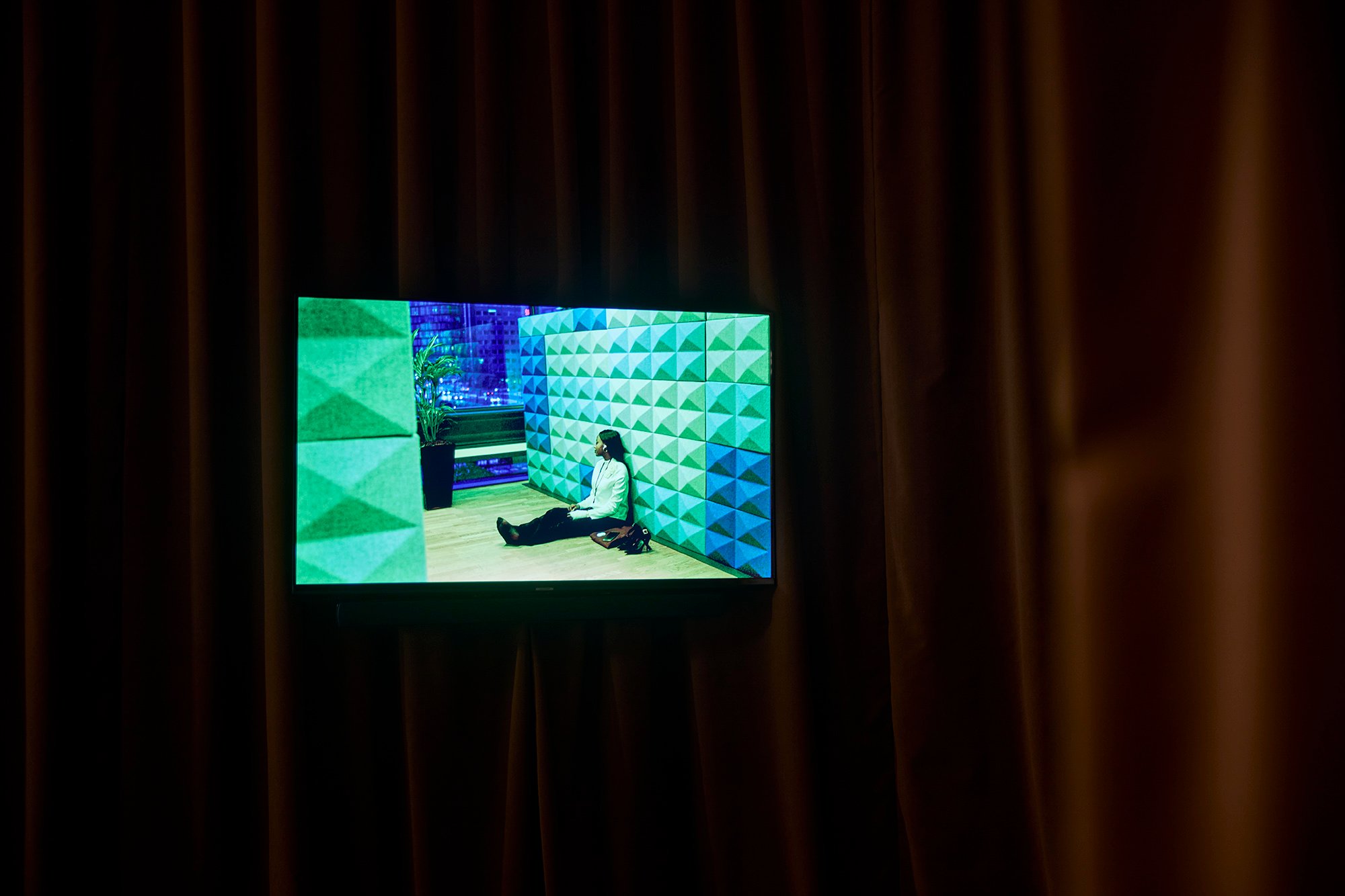 Installationsview <em>Kropumulig kroputrolig</em>, Vejle Kunstmuseum. Foto: Kenneth Stjernegaard