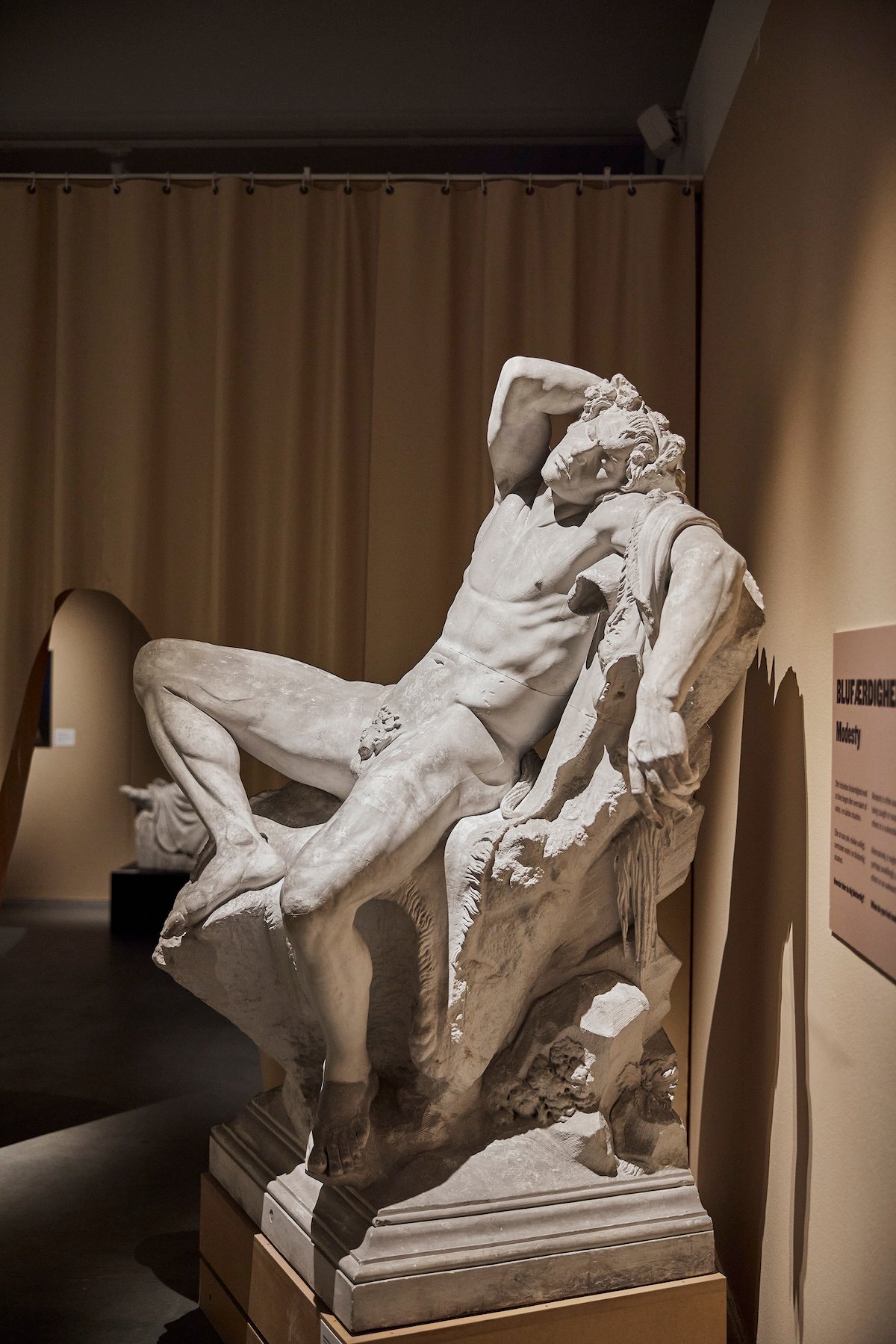 Installationsview <em>Kropumulig kroputrolig</em>, Vejle Kunstmuseum. Foto: Kenneth Stjernegaard