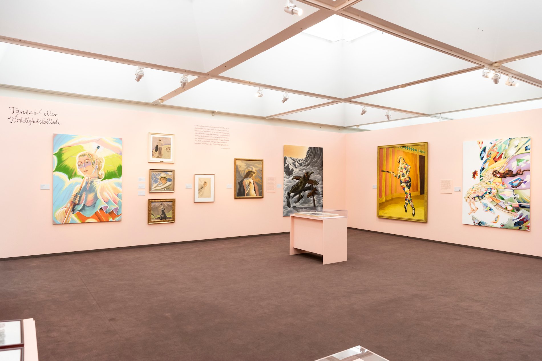 Som et Møl Mod Flammen på Randers Kunstmuseum. Pressefoto.