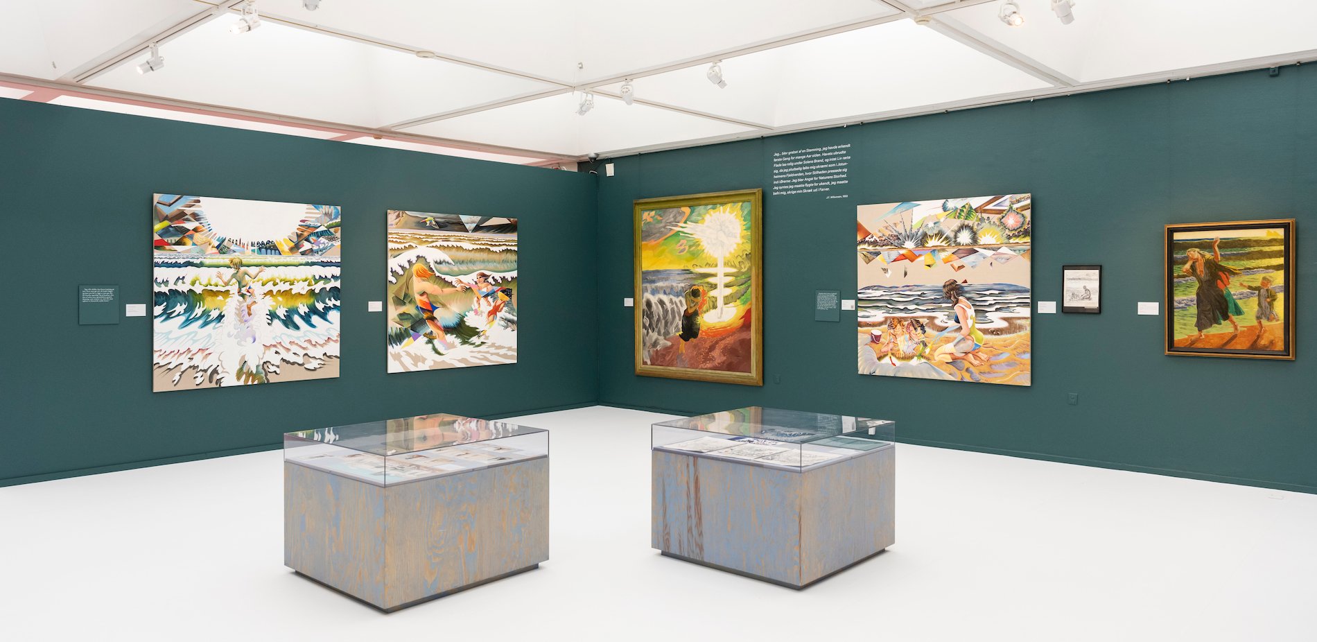 Som et Møl Mod Flammen på Randers Kunstmuseum. Pressefoto.