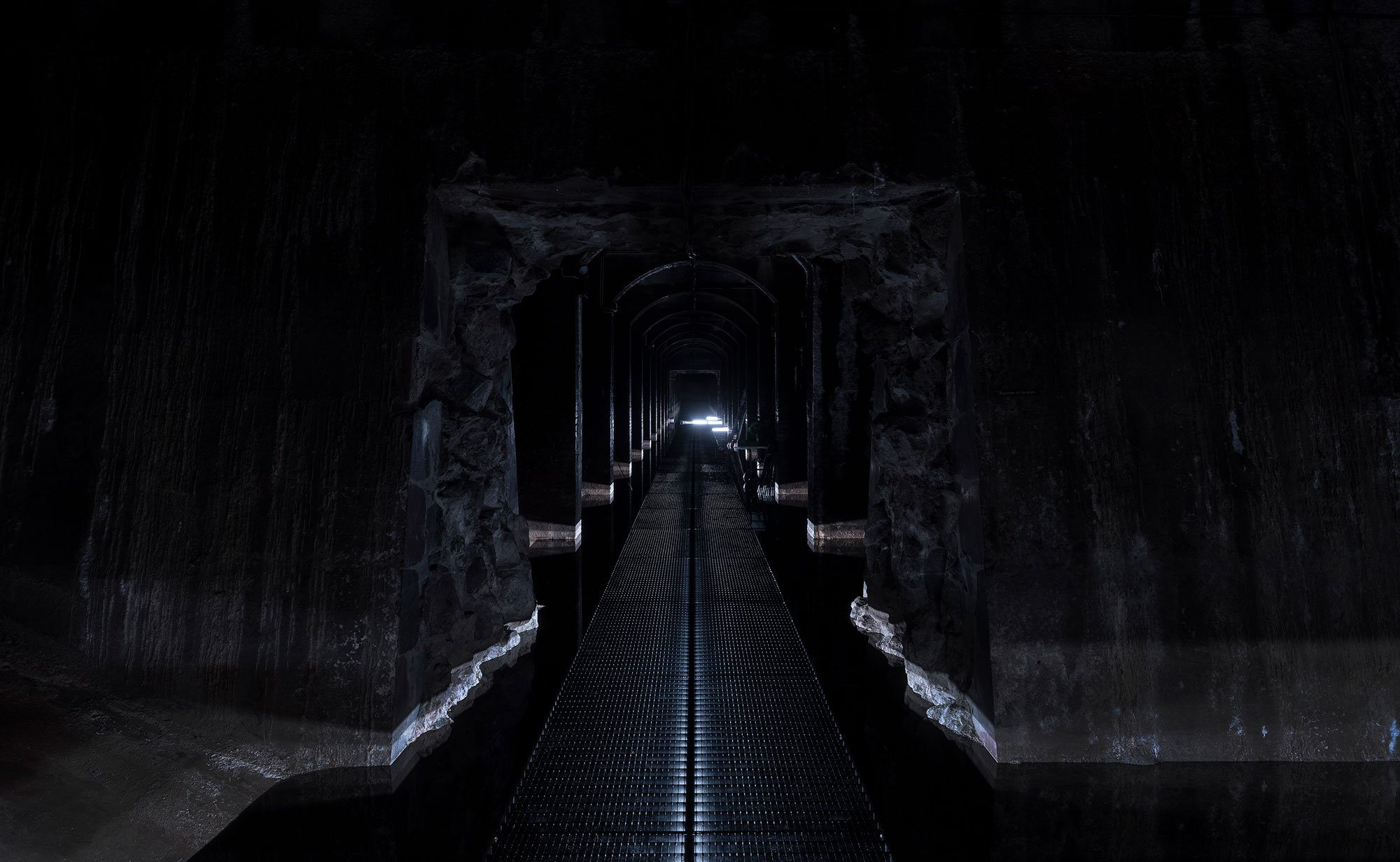 <i>Start Again The Lament </i>af Taryn Simon i Cisternerne 2024. Foto: Torben Eskerod