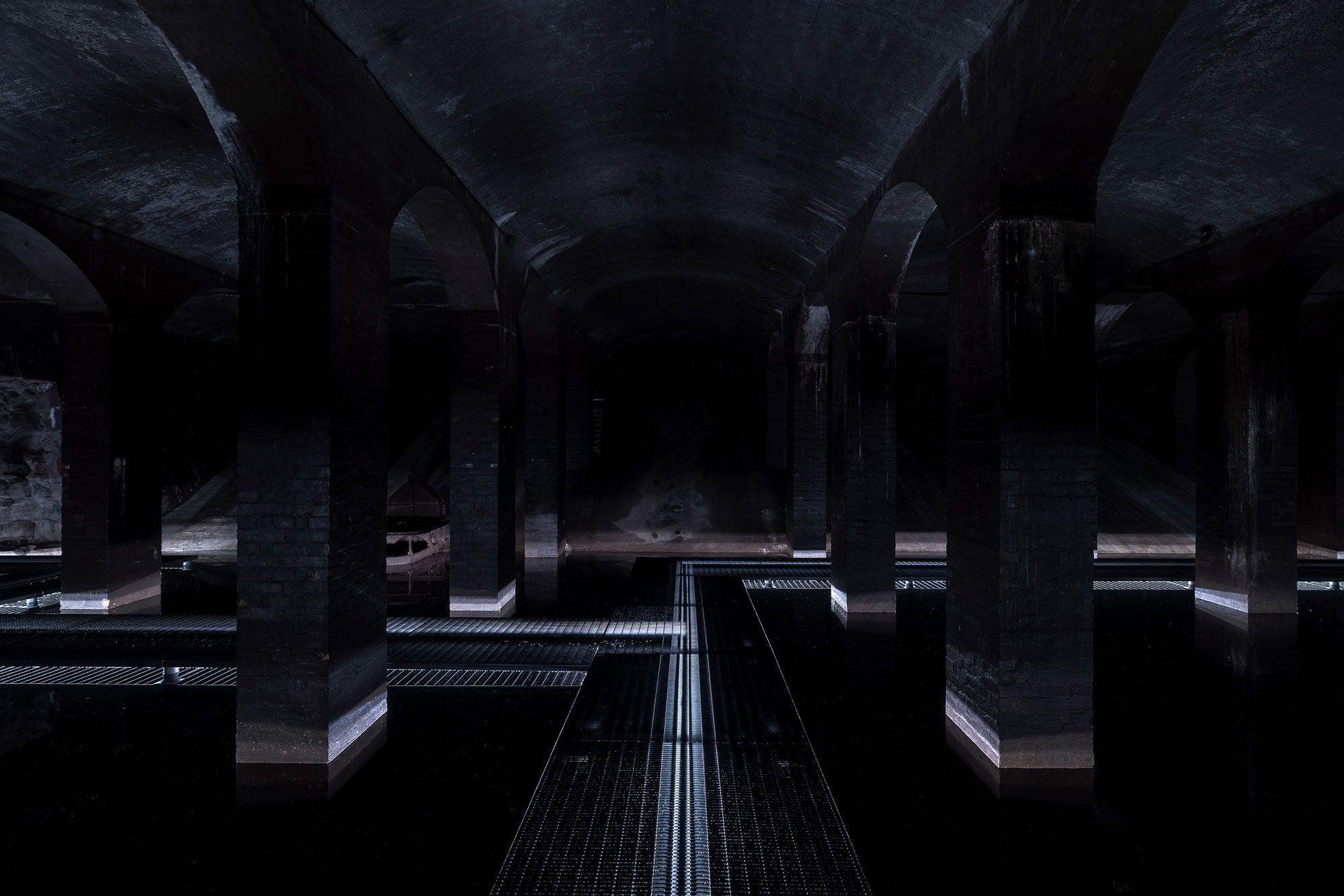 <i>Start Again The Lament </i>af Taryn Simon i Cisternerne 2024. Foto: Torben Eskerod