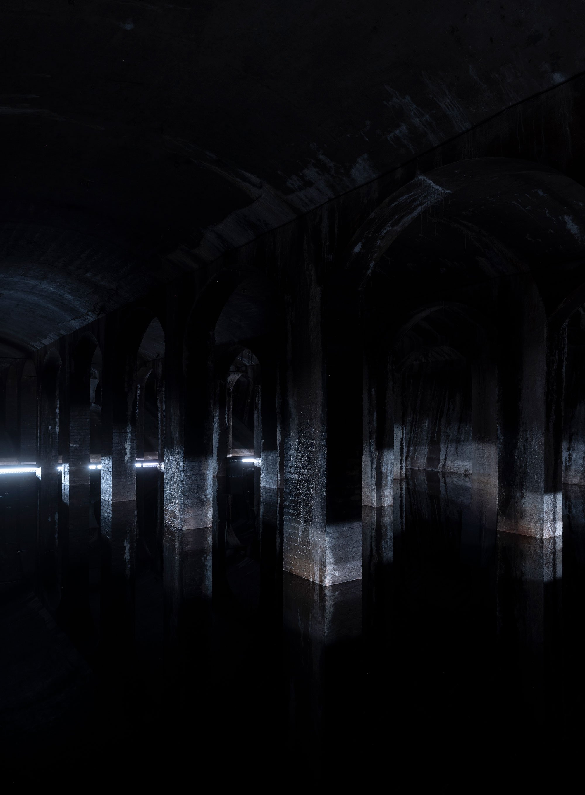 Installationsview fra udstillingen <i>Start Again The Lament </i>af Taryn Simon i Cisternerne 2024. Foto: Torben Eskerod