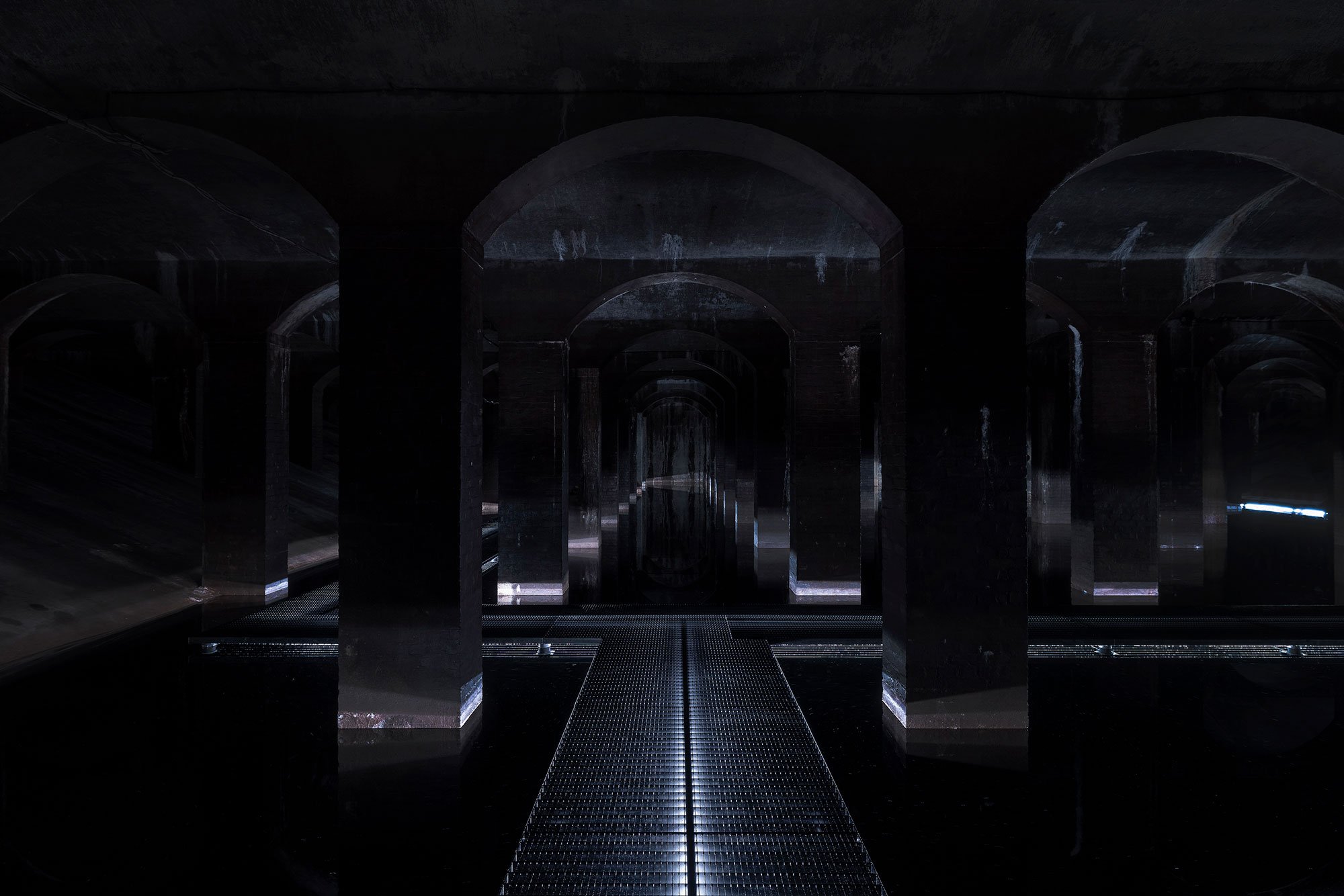 <i>Start Again The Lament </i>af Taryn Simon i Cisternerne 2024. Foto: Torben Eskerod