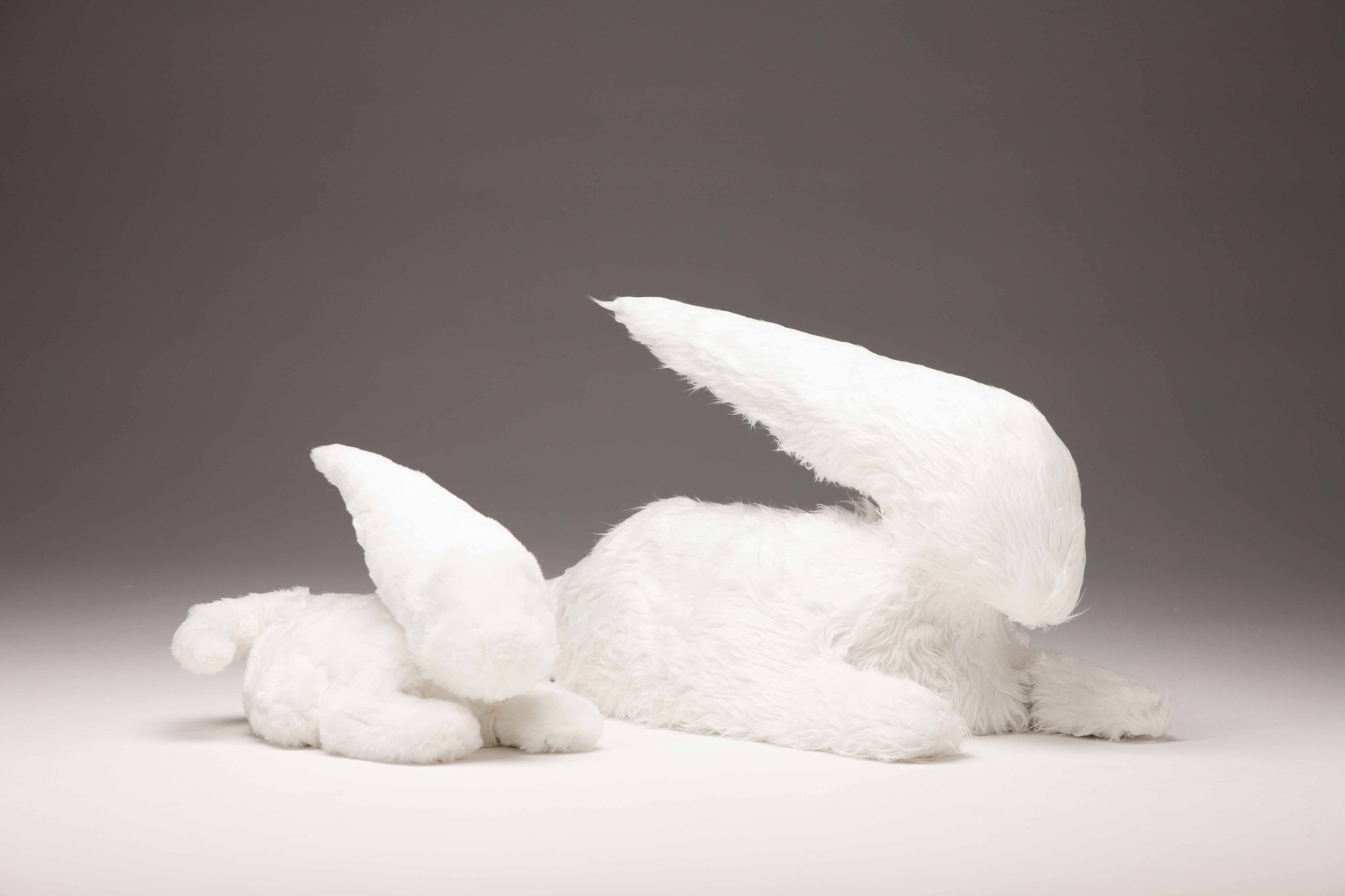 Værkbillede, <em>White Sphinx with Pyramid in her Heart</em> & <em>White Baby Sphinx' Nurse Spiritus</em>. Foto: Josefine Struckmann