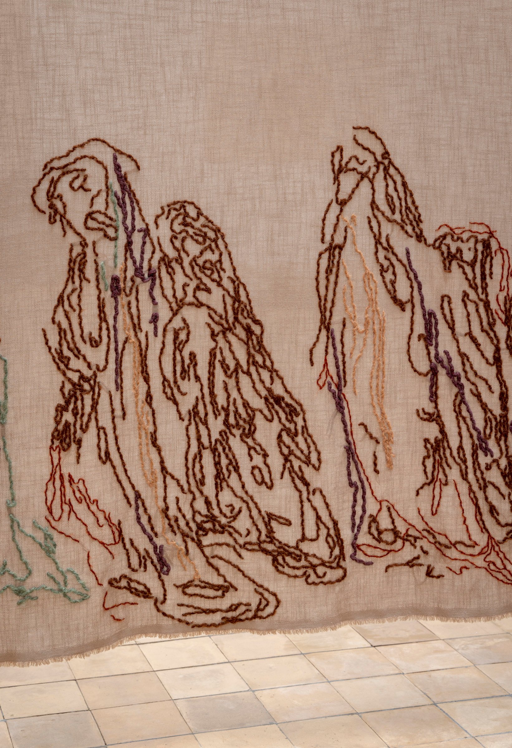 Signe Maria Friis, detaljebillede, <em>Her skulle de gå nu</em>, Broderi, 2024. Foto: Malle Madsen