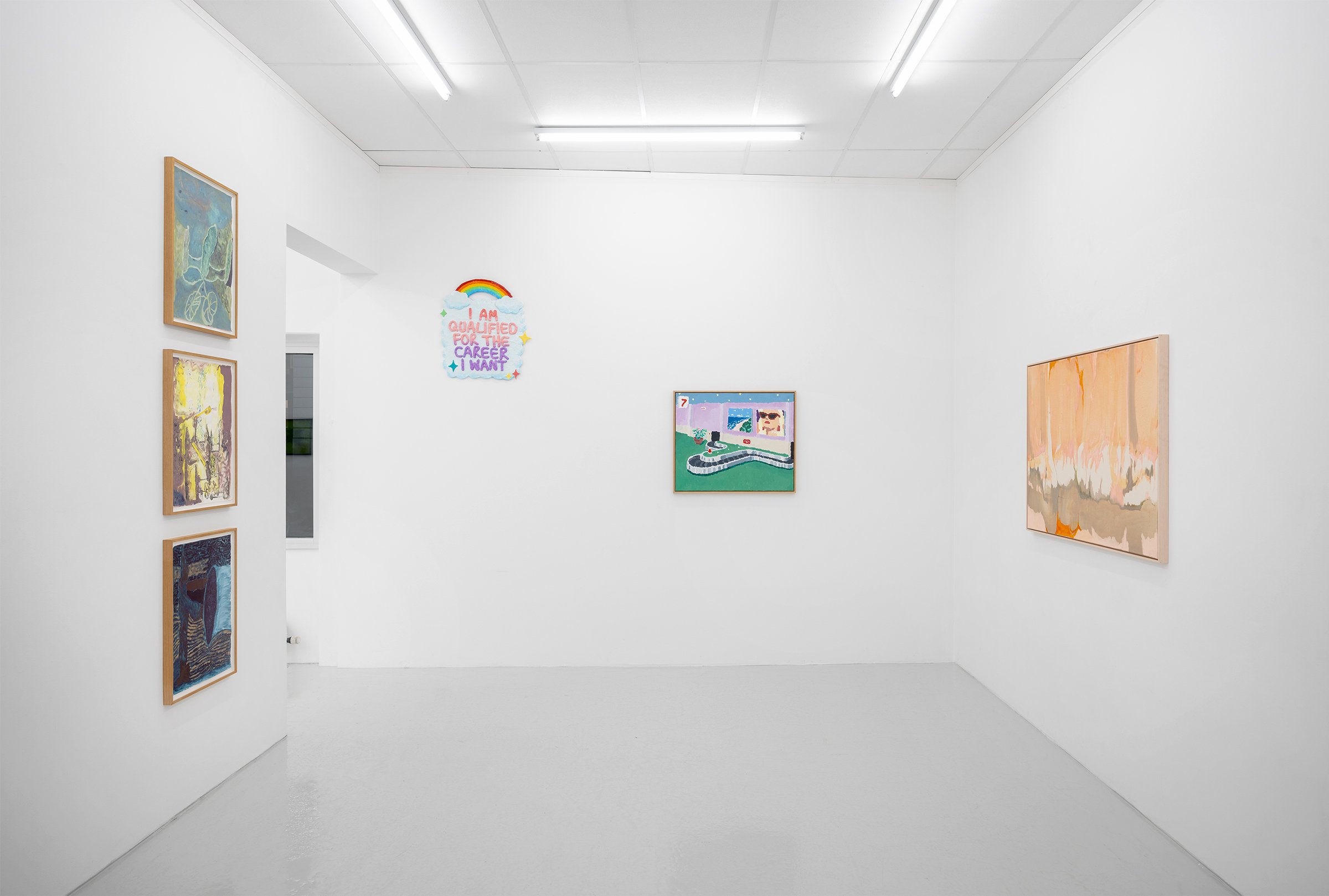 Fra højre: <em>I am qualified for the career I want,</em> 2024. <em>& Bagage Carrousel,</em> 2022. <a href="https://artmatter.dk/artguide/calendar/building-bricks-celebrating-5-years/">Udstilling <em>Building Bricks - Celebrating 5 years</em></a> Foto: Luca Bjørnsteen.