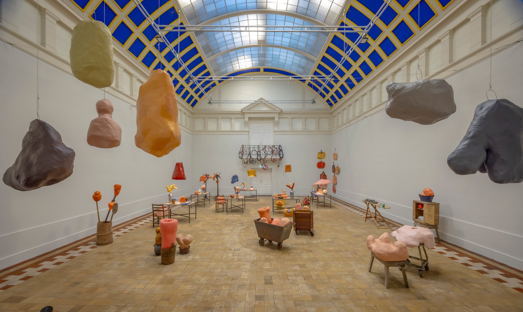 Milena Bonifacini, Installationsbillede fra Leverum, værker fra 2008-24, Det Fynske Kunstakademi Odense. Foto: Malle Madsen