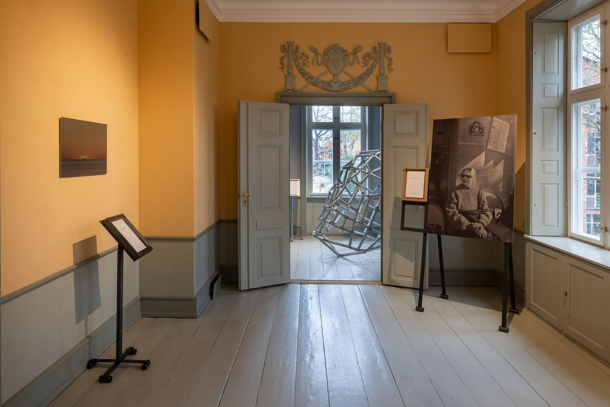 Installationsfoto. Jytte Høy, <i>Words Found More Added</i>, Møstings 2025. Foto: Torben Eskerod