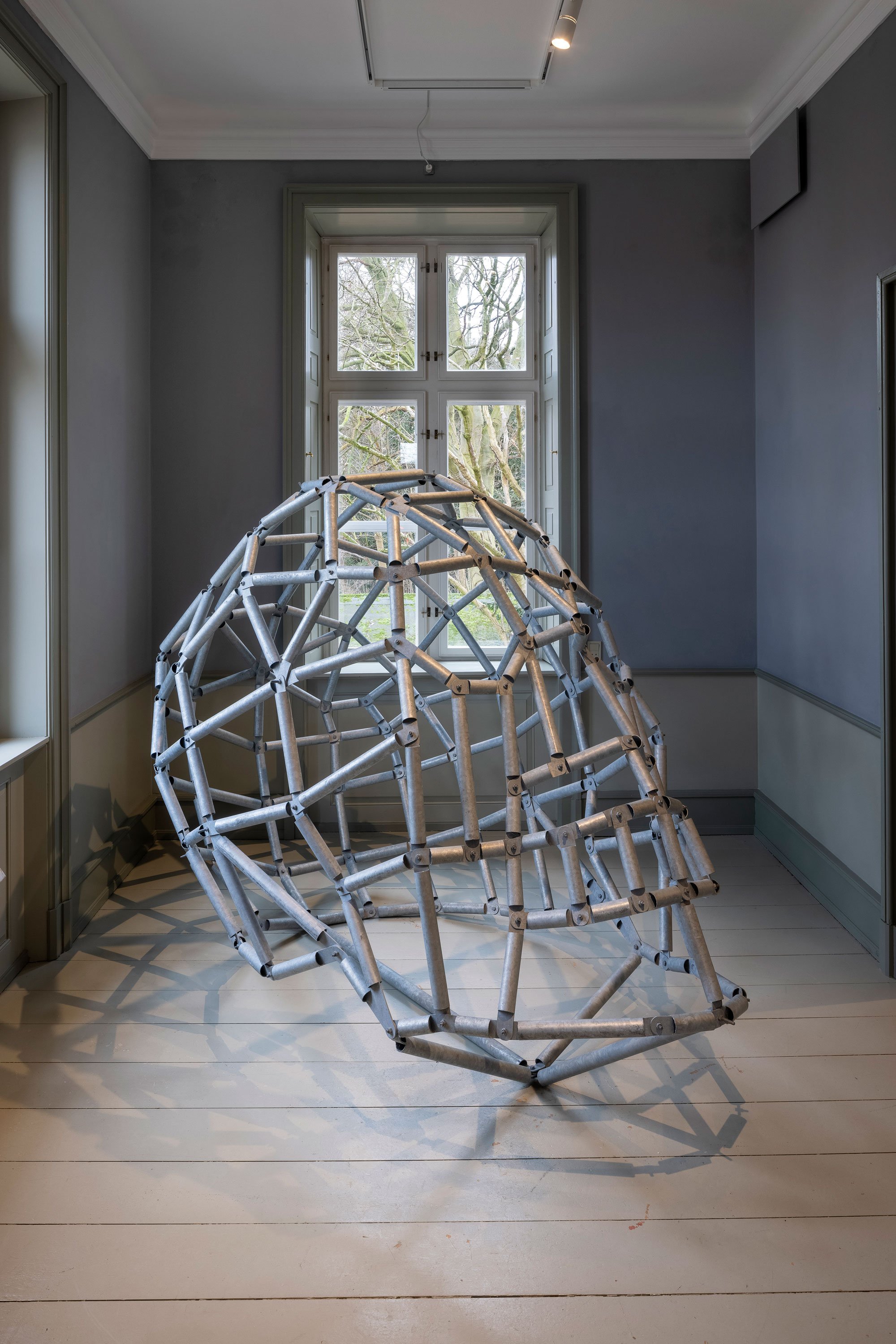 Installationsfoto. Jytte Høy, <i>Words Found More Added</i>, Møstings 2025. Foto: Torben Eskerod