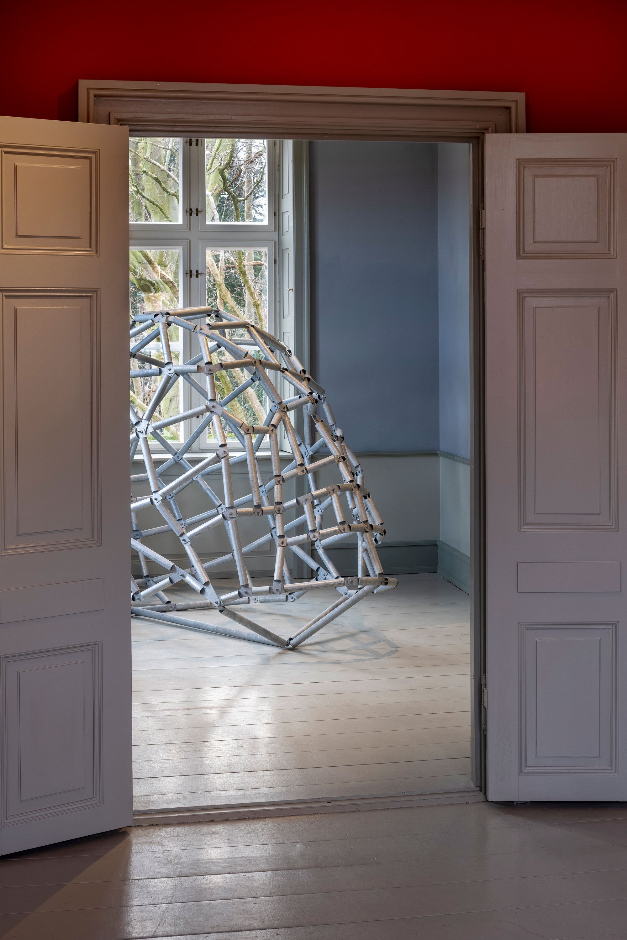 Installationsfoto. Jytte Høy, Words Found More Added, Møstings 2025. Foto: Torben Eskerod