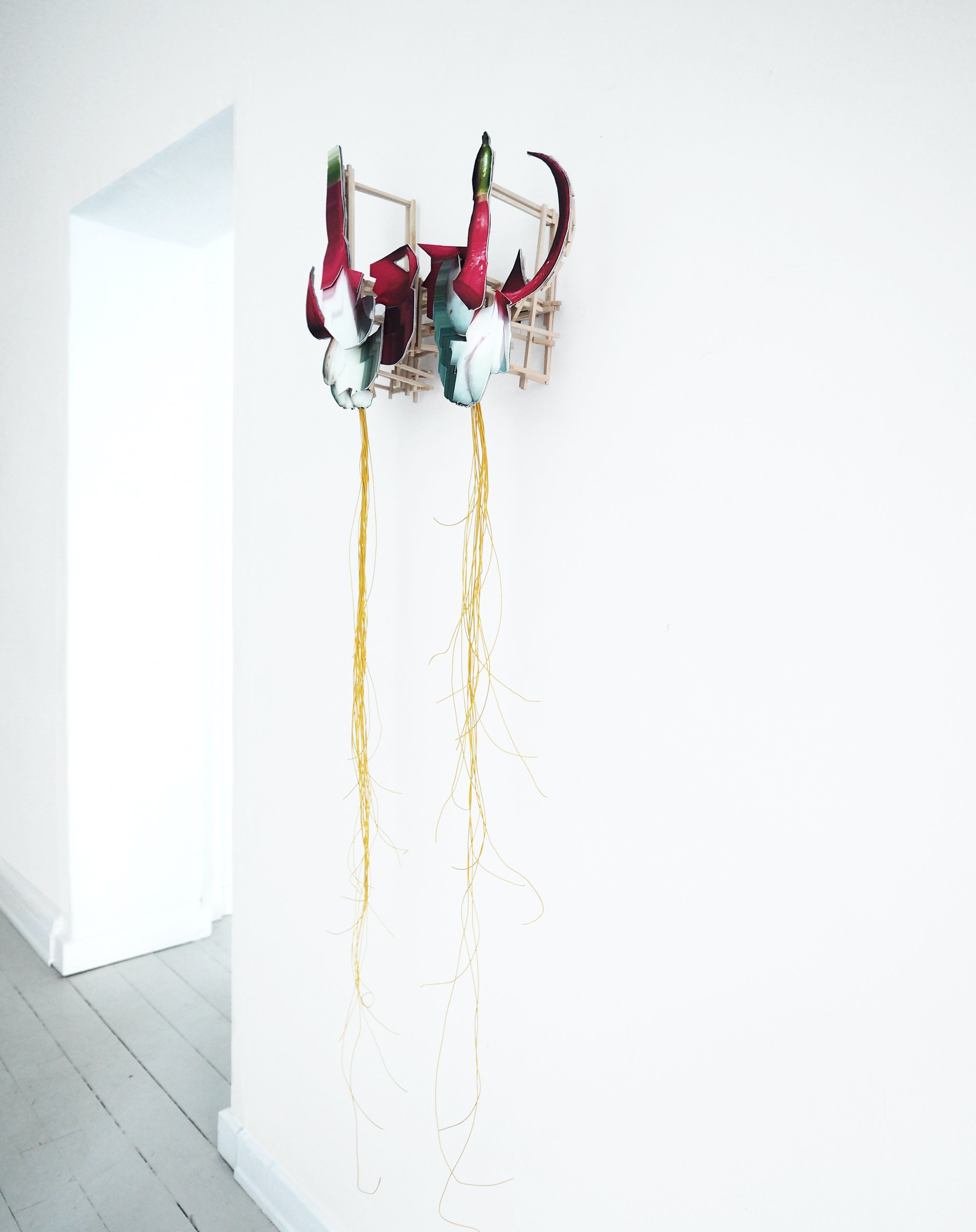 Lotte Agger, <i>Synspunkt III</i>,  110 x 60 cm. opskåret foto/træ/ledning. Foto: Galerie Pi.