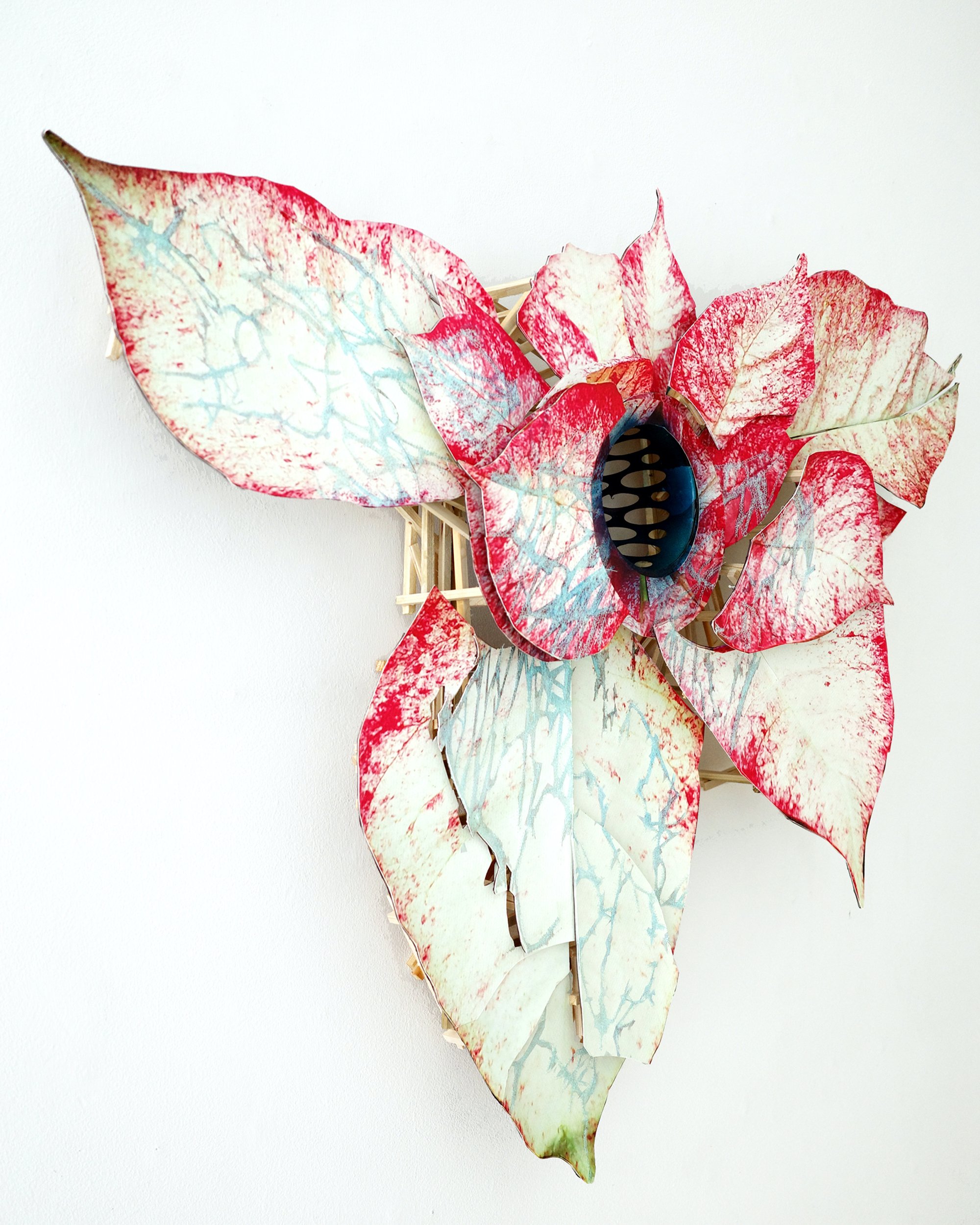 Lotte Agger, <i>Synspunkt II</i>,78 x 85 cm. opskåret foto/træ/syning. Foto: Galerie Pi.