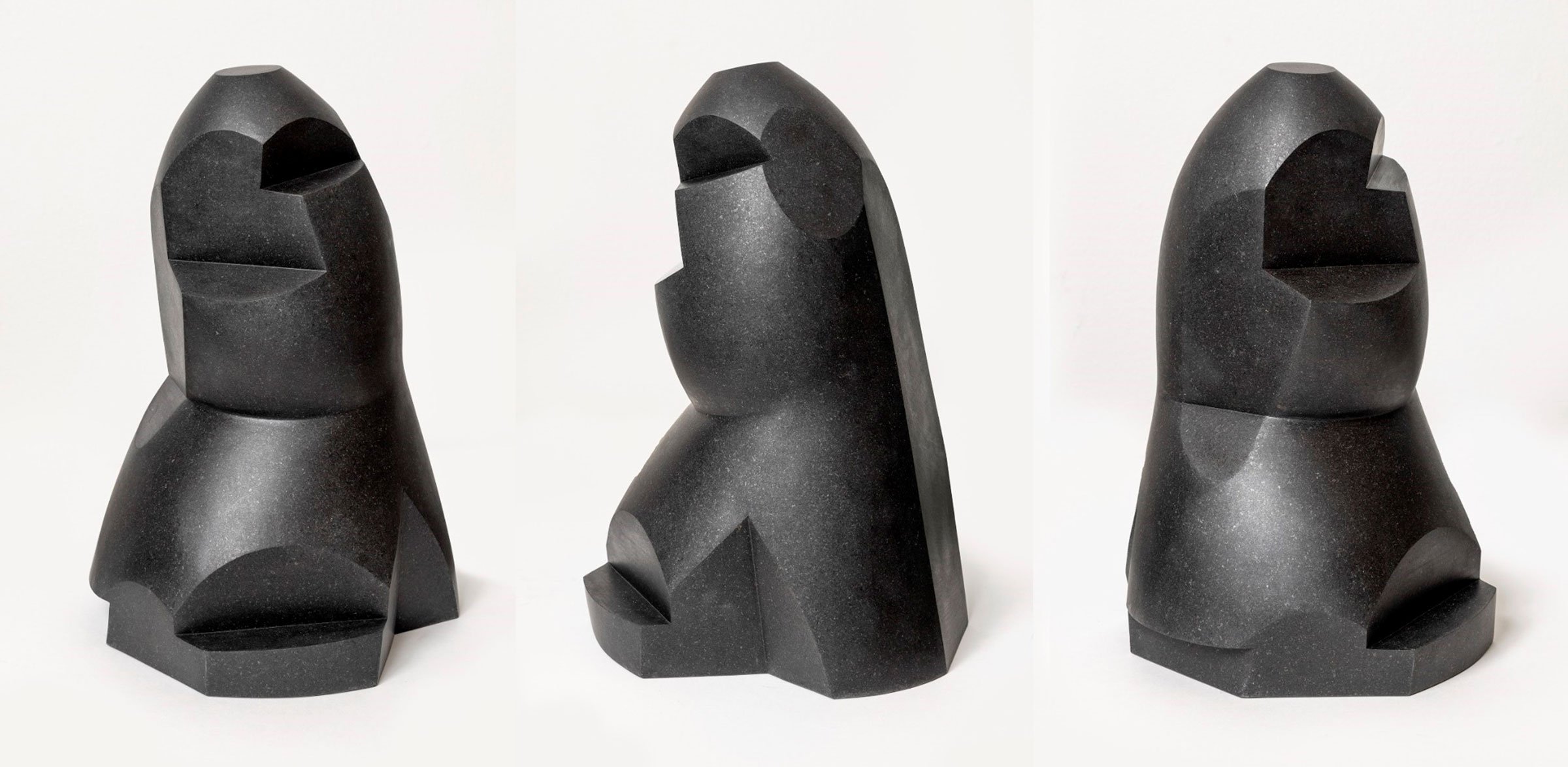 Hein Heinsens skulptur <i>OR 37</i> fra 1984 er oprindelig opført i bronze. Her en version i sort granit. Kredit: Hein Heinsen