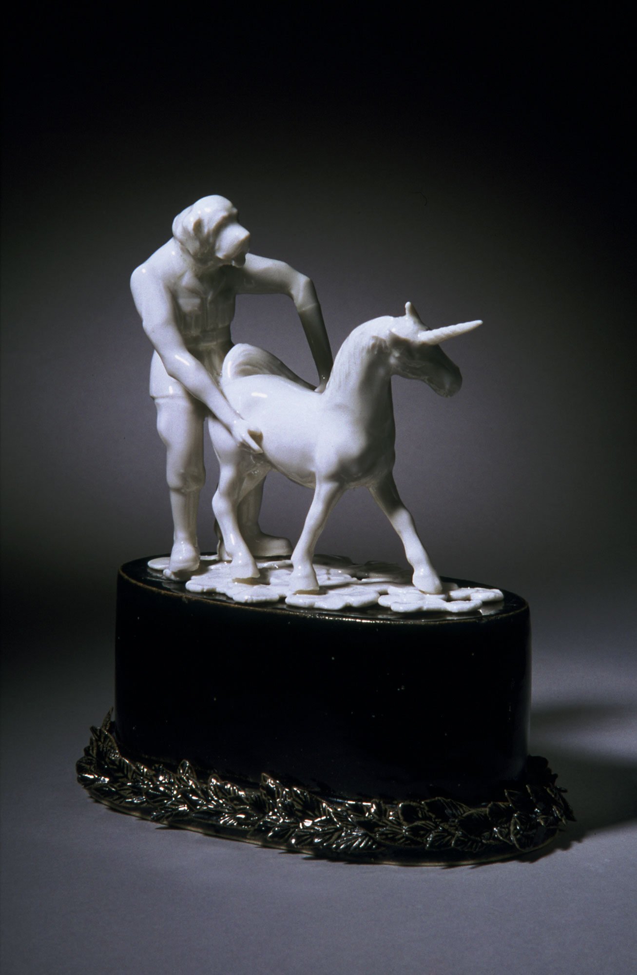 Louise Hindsgavl, <i>Holiday</i>, 2004. Porcelæn og Stentøj.