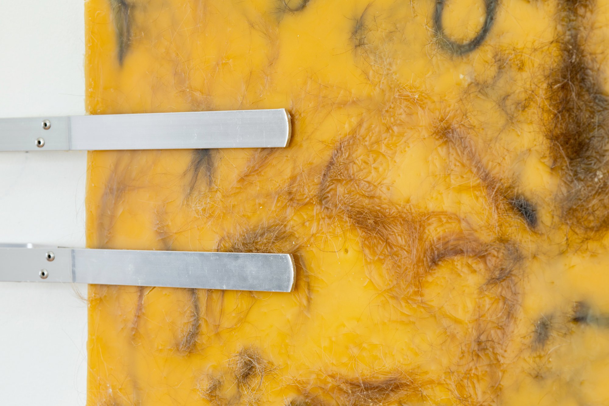 Paula Duvå, Clara Busch og Kristine K. Leopold, ghostly remnants, udstillingsfoto, ODP3, 2025. Foto: Mads Holm.