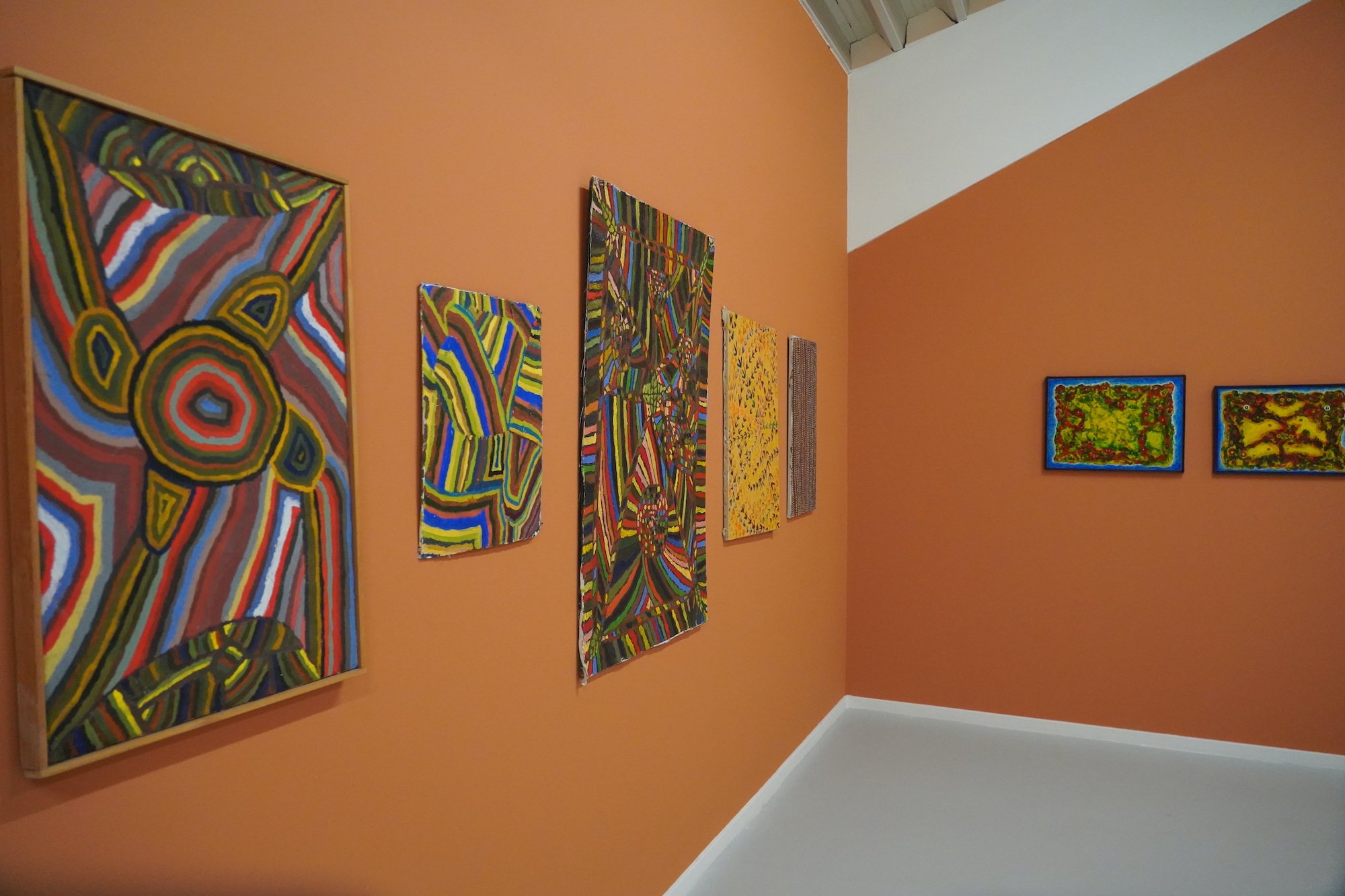 De skøre, de skæve og de virk’li sjove, udstillingsfoto, 2025. Foto: JANUS.