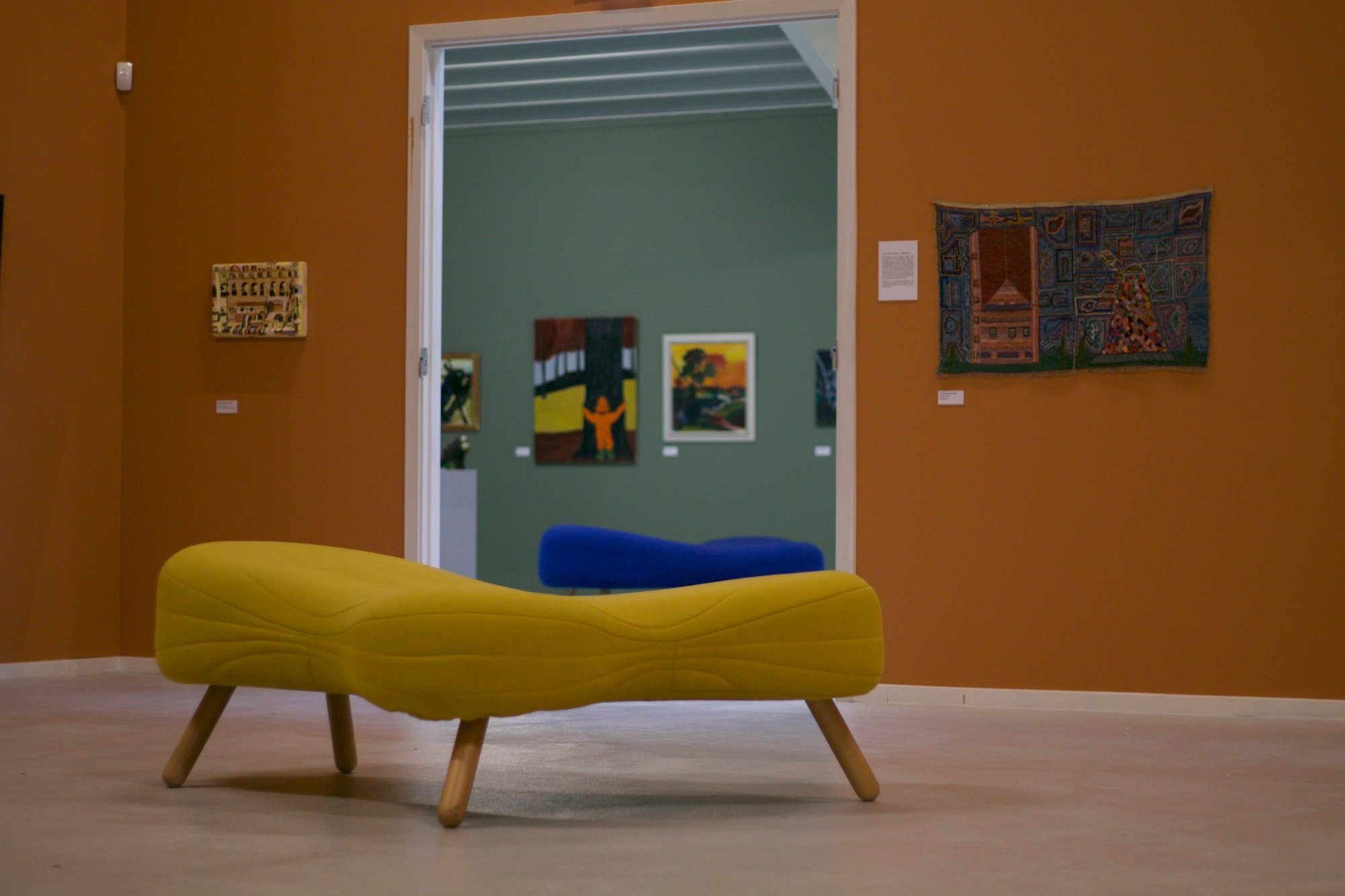 <i>De skøre, de skæve og de virk’li sjove</i>, udstillingsfoto, 2025. Foto: JANUS.