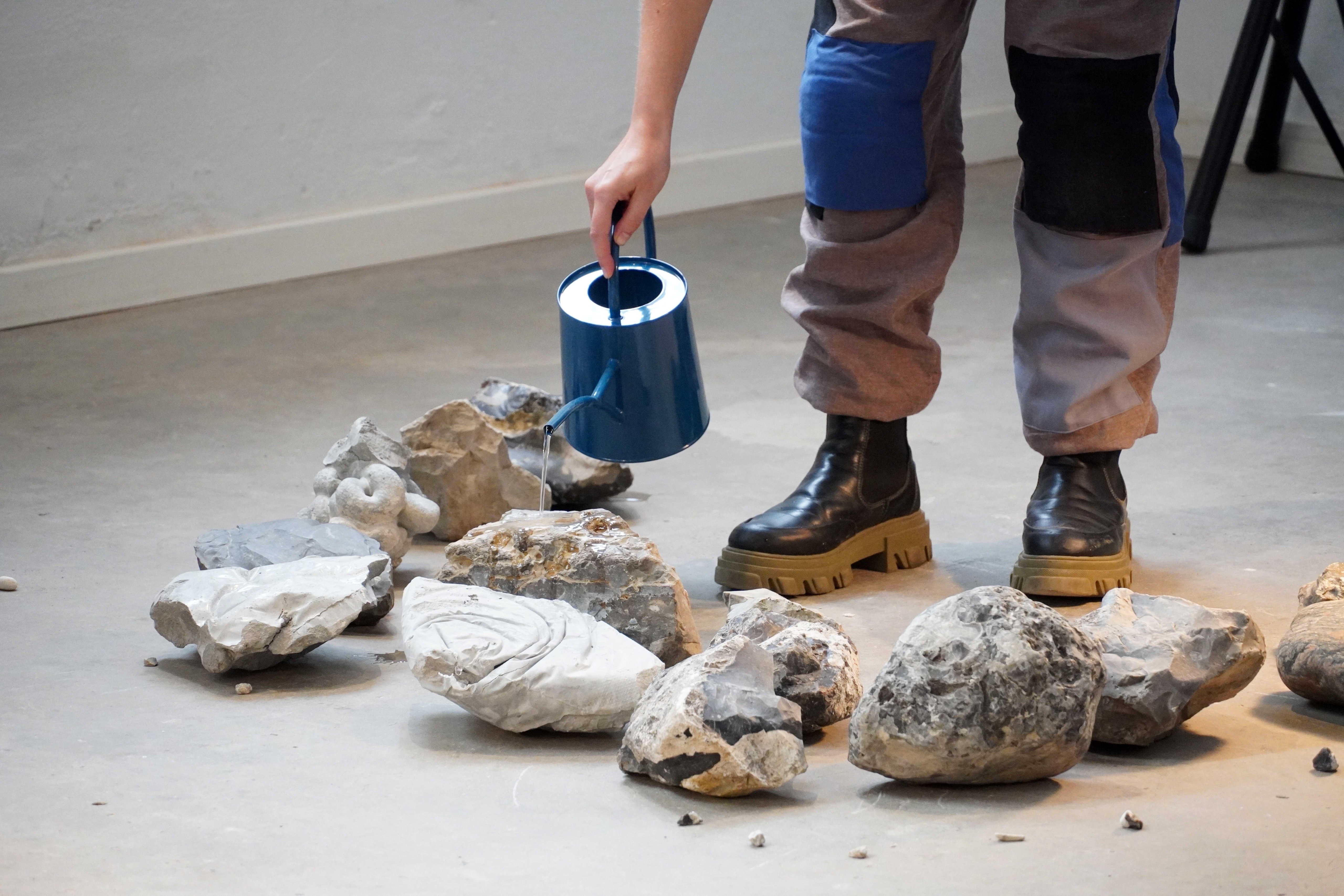 <br />Dokumentation af performanceværket <em>Et tungt og langsomt menneske</em>, 2024. Foto: Rikke Ehlers Nilsson