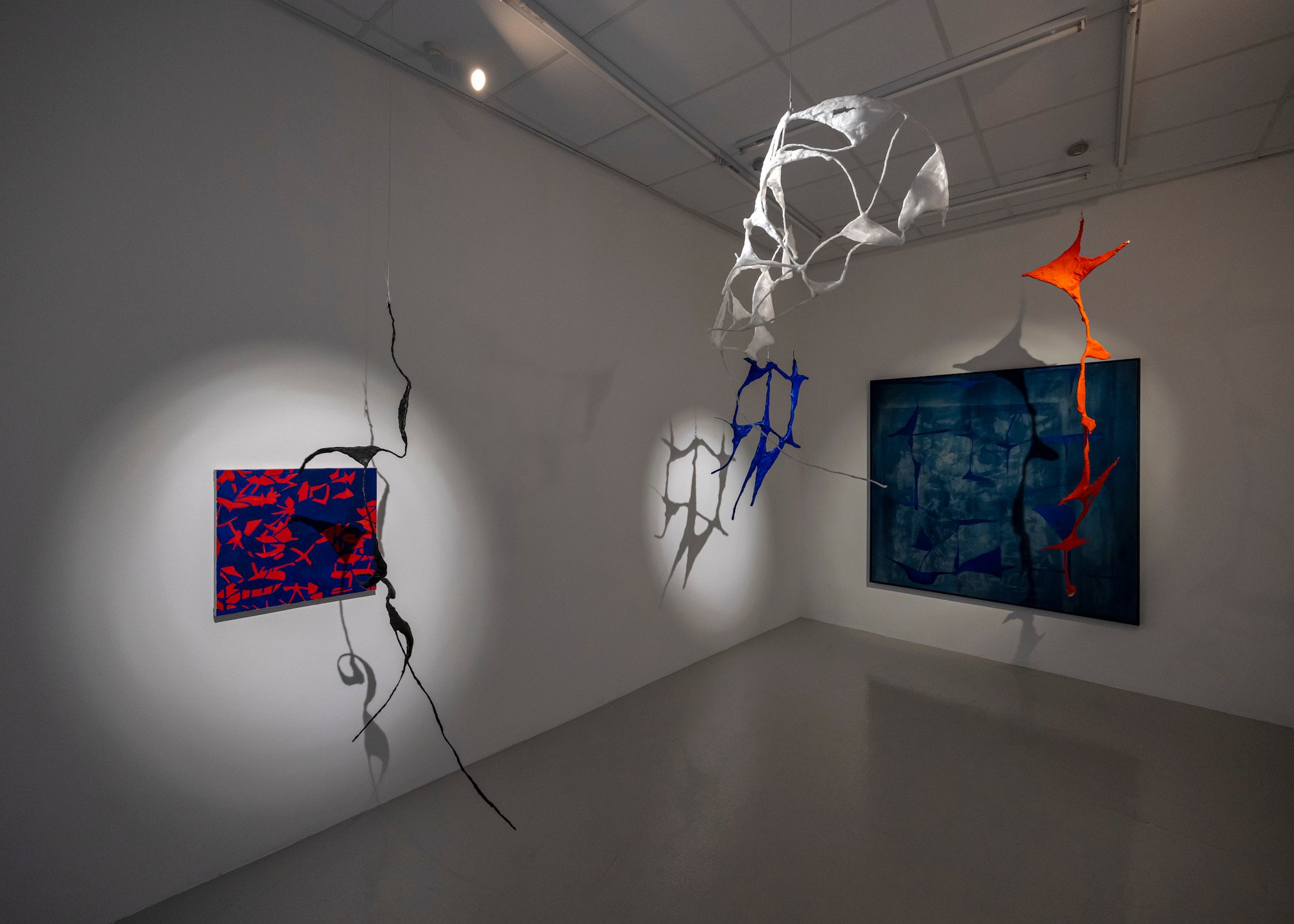 Mathias Malling Mortensen, Untitled, 2025, sculpture installation, mixed media, sound by Simon Dokkedal. Foto: Malle Madsen