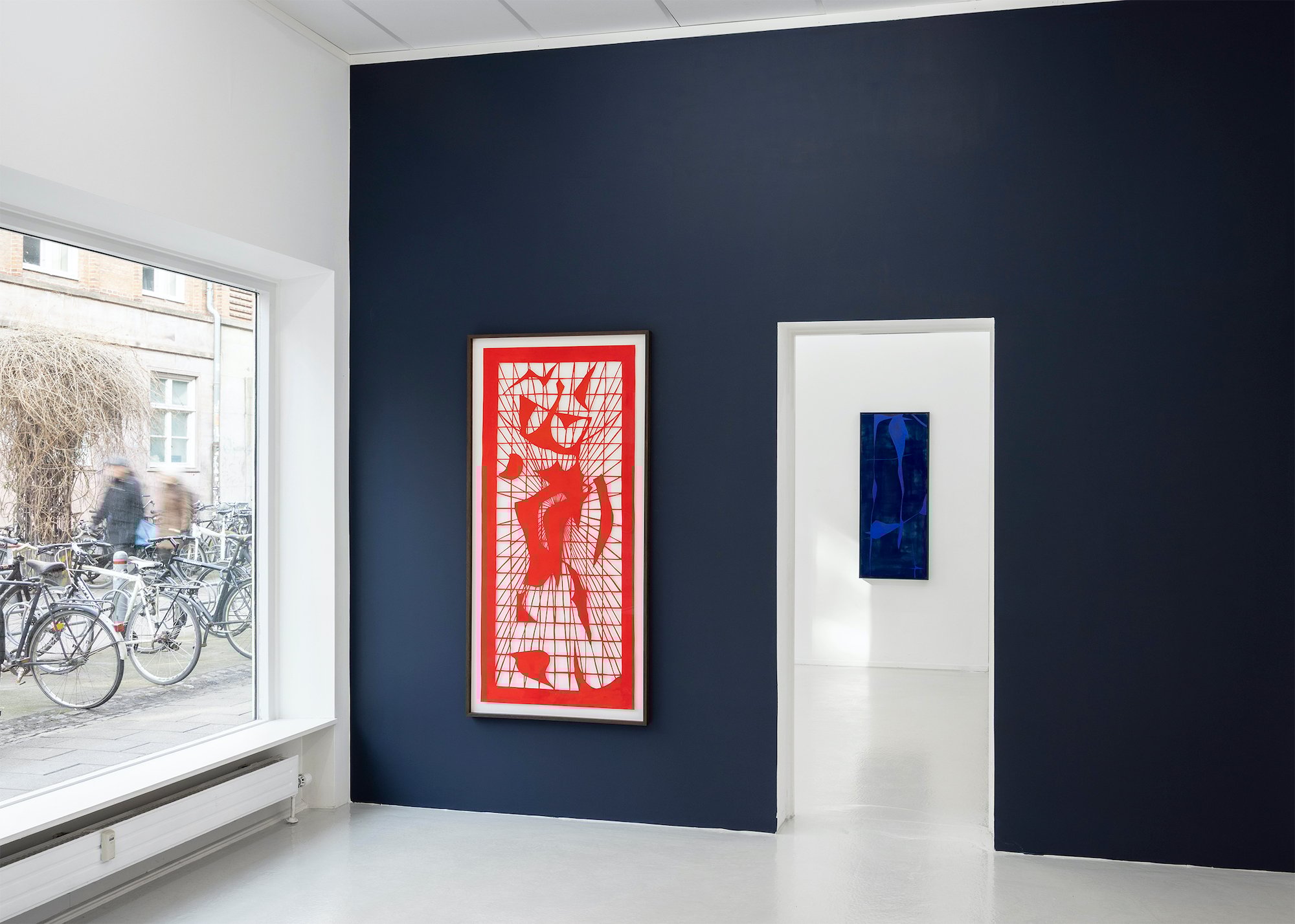 Mathias Malling Mortensen, I Sing the Body Electric (Red), 2025, oil on paper-cut, smoked oak frame with UltraVue glass. Foto: Malle Madsen