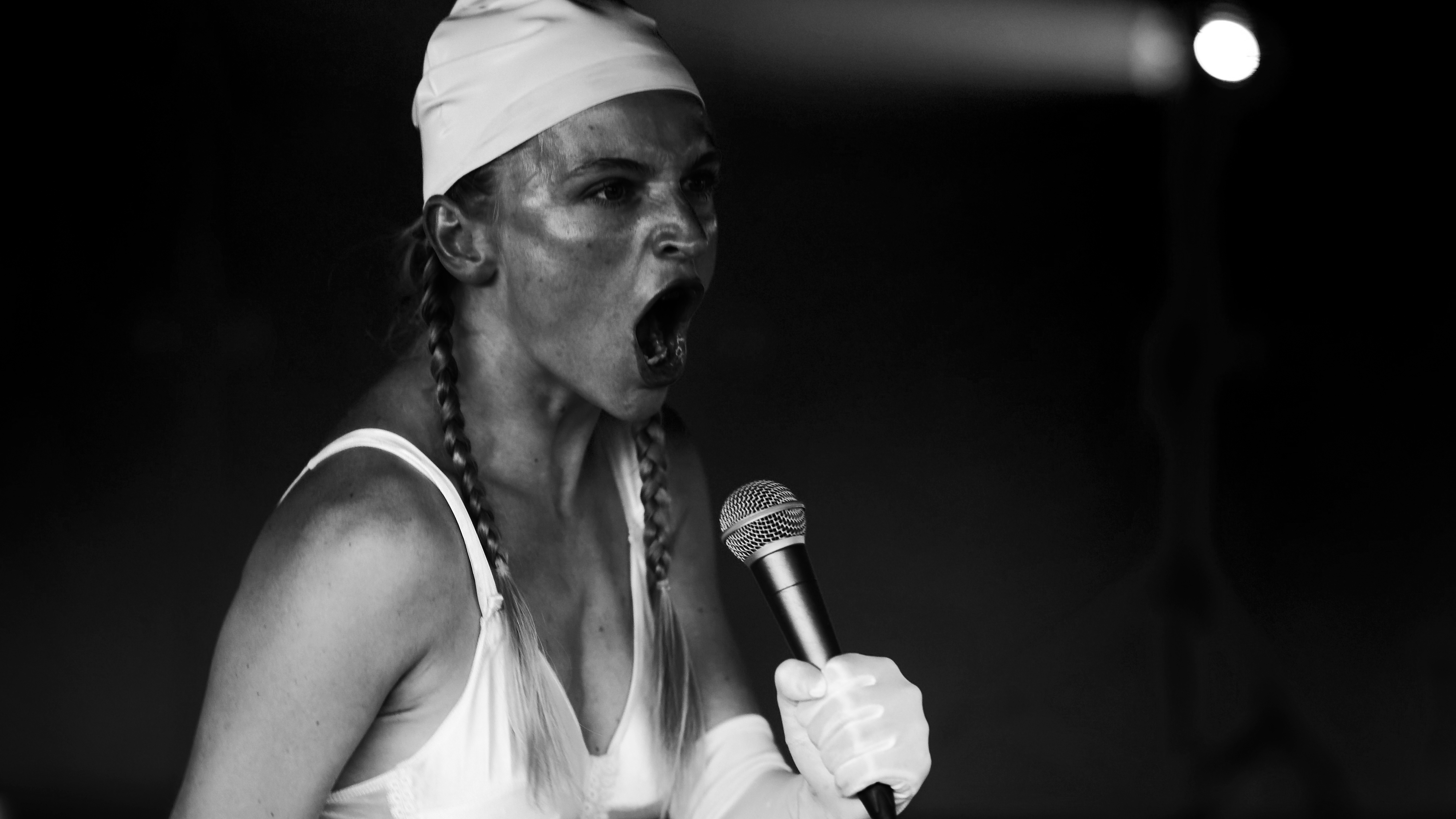 Fra opførslen af <em>The Rite of Spring</em> på Roskildefestivalen 2024. Foto: Lars Vibild.