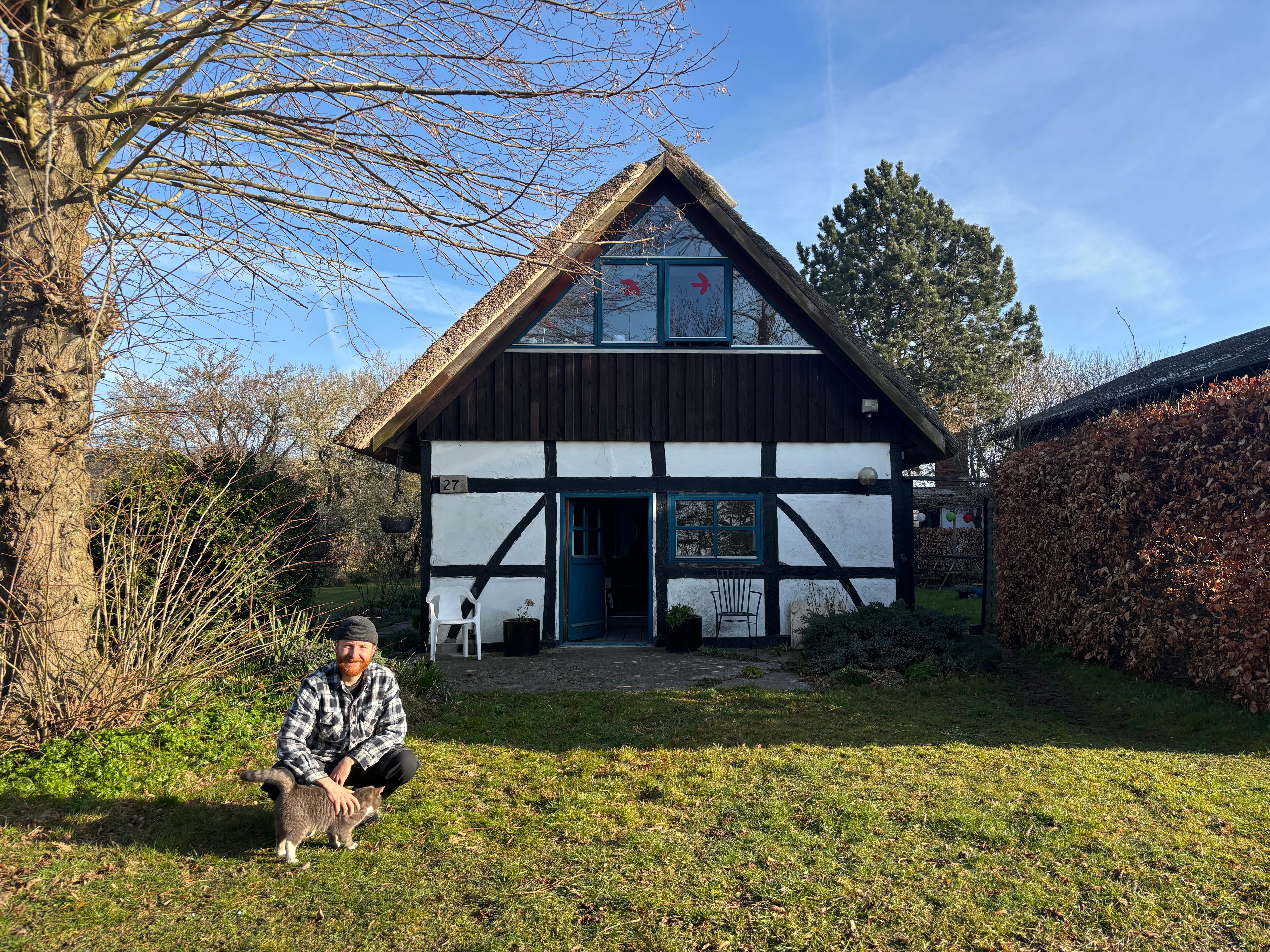 Adam Fenton flyttede til Lolland for to år siden og ser store muligheder for sit kunstneriske virke her. Privatfoto.