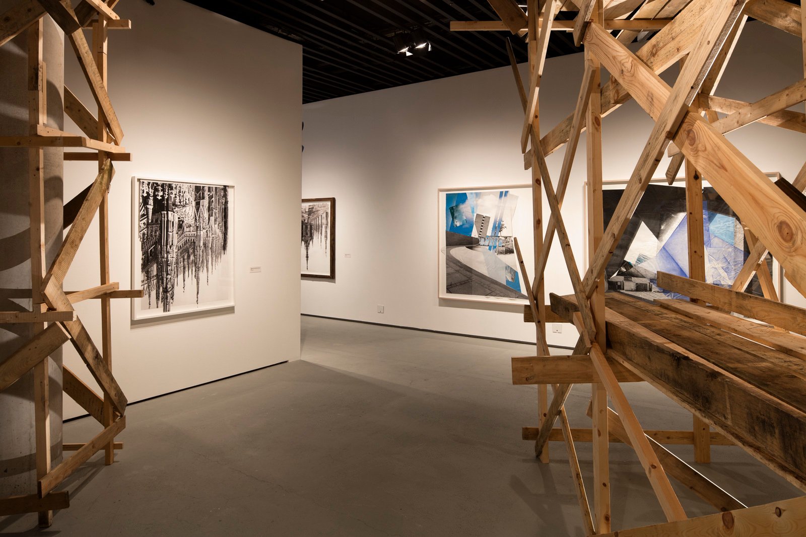 Et eksempel på en af Søren Loses museumsudstillinger: udstillingsbillede fra <em>Vi byggede et Hus </em>(sm. Julie Boserup), Det Nationale Fotomuseum, 2016. Foto: Torben Eskerod.