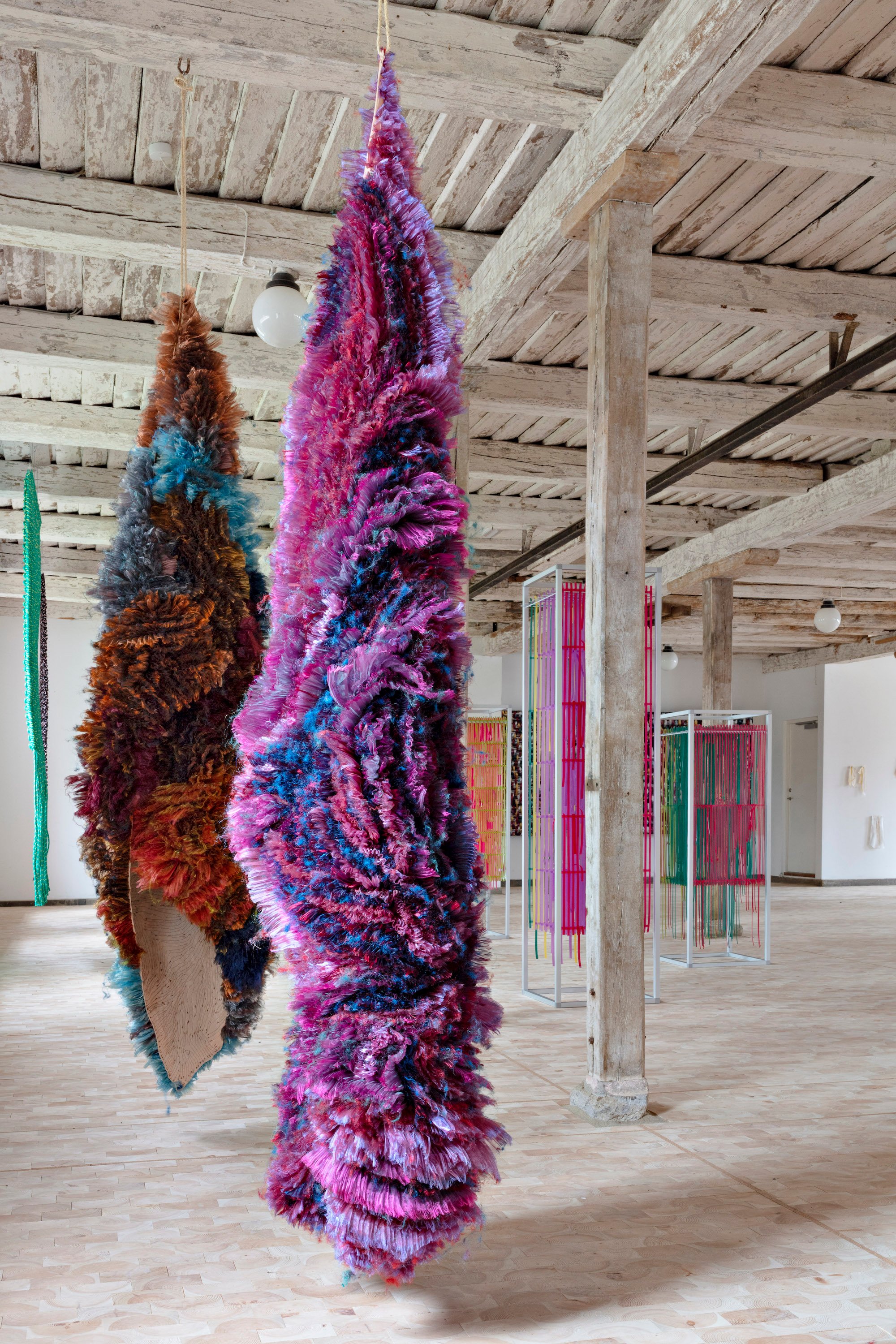 Charlotte Østergaard, ‘ComPleat’, 2019. Ingrid Kæseler, ‘Botanic Performance’, 2025. Foto: Dorte Krogh